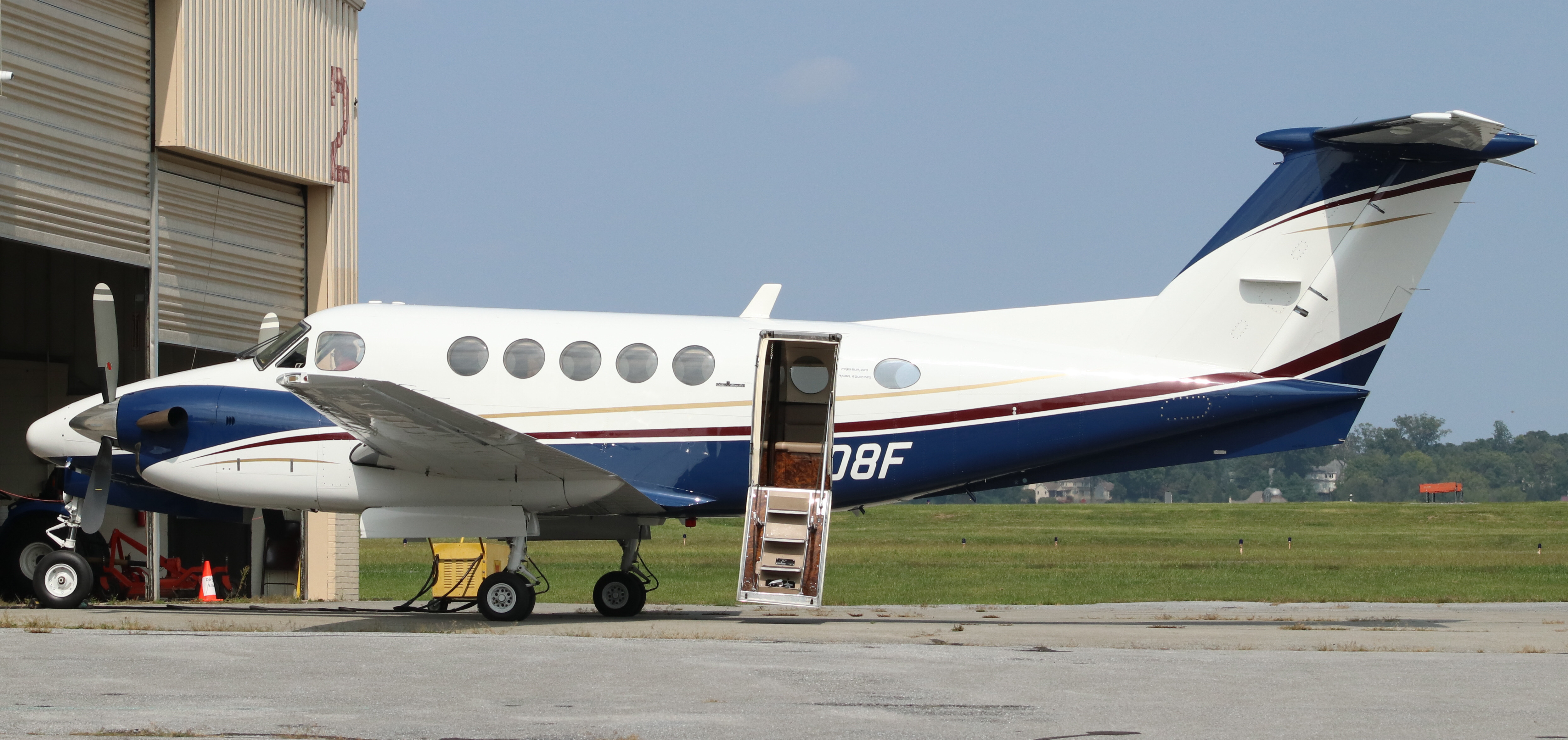Full size: PRIVATE Beechcraft King Air 200 N208F at Lancaster Airport