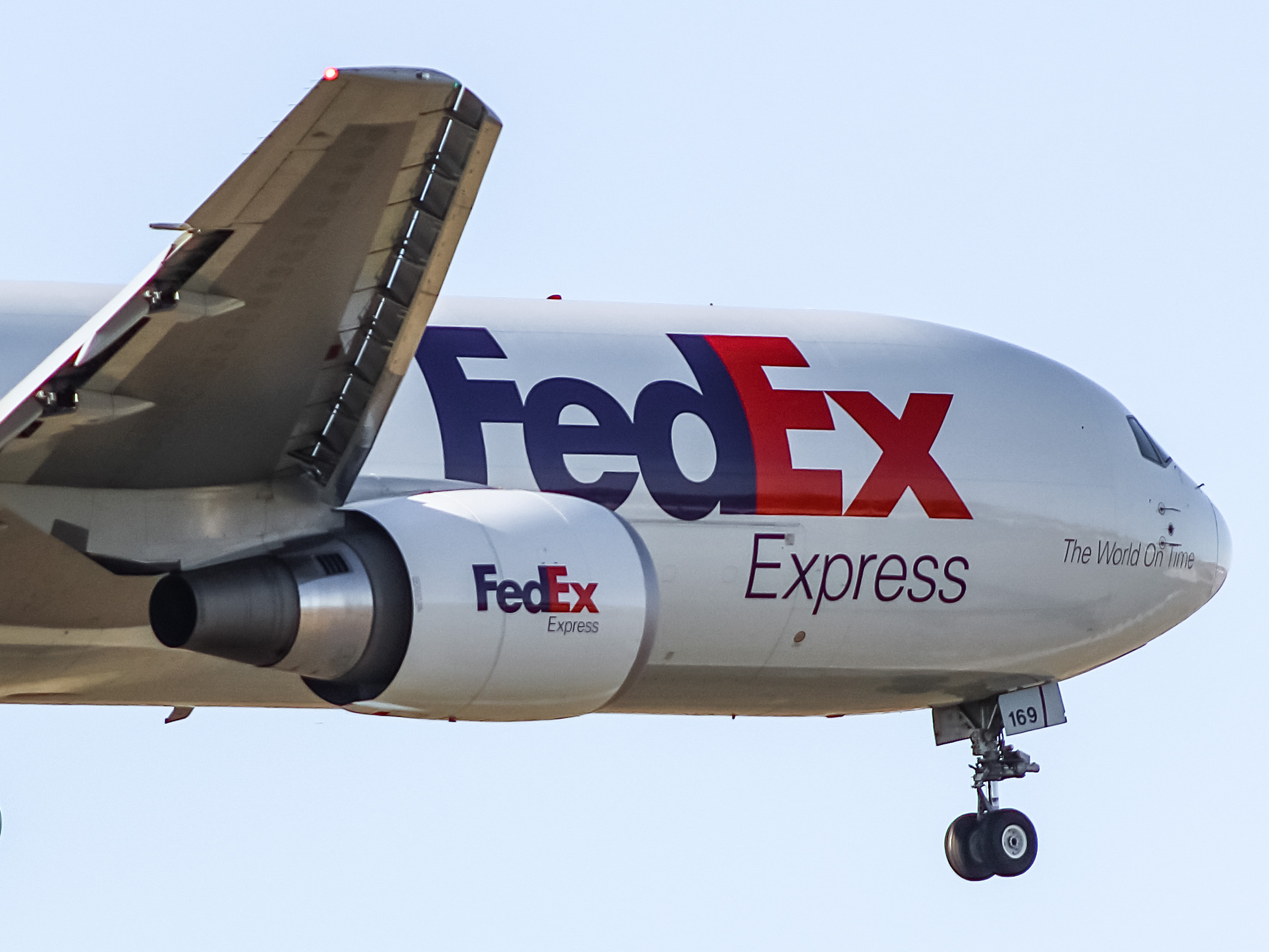 Full size: FedEx Boeing 767-300F N169FE at General Mitchell International Airport