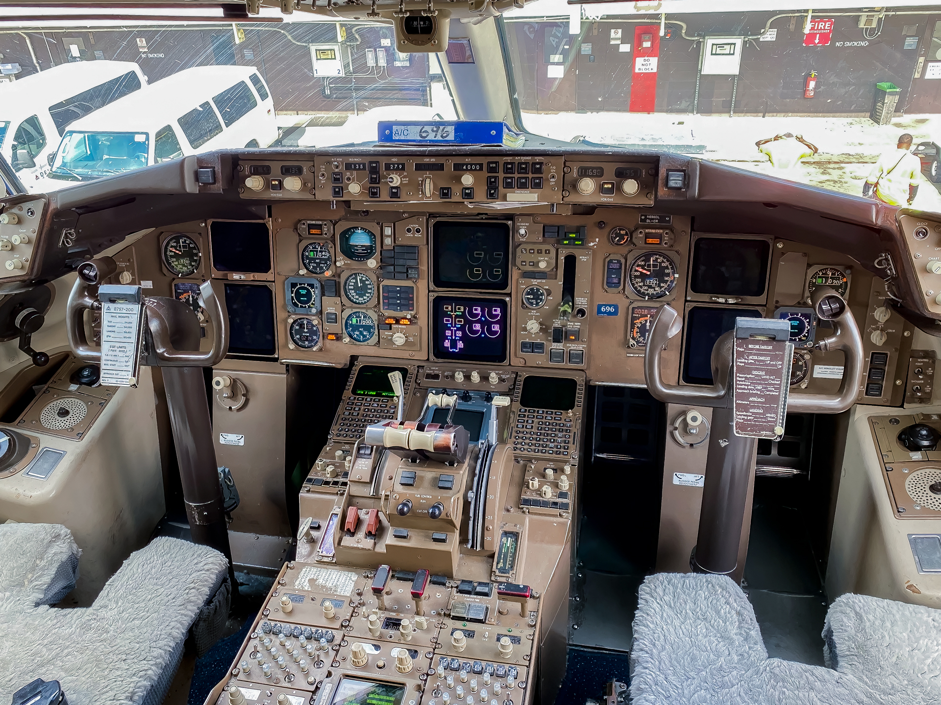 Full size: Delta Airlines Boeing 757-200 N696DL at Hartsfield-Jackson Atlanta International Airport