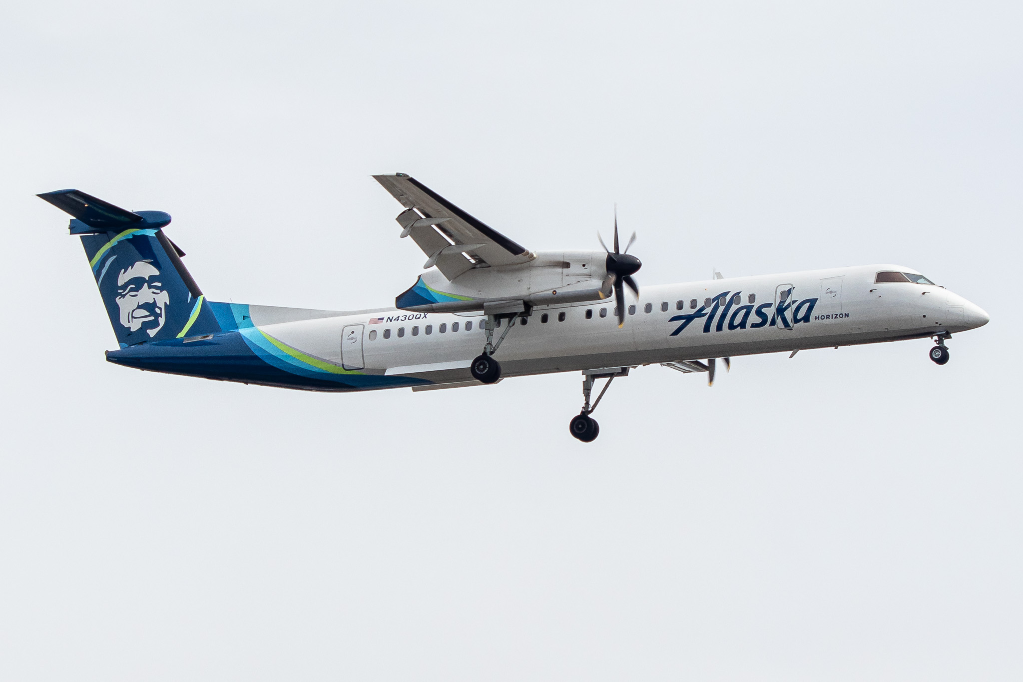 Full size: Alaska Airlines Bombardier DHC-8 Q400 N430QX at Seattle-Tacoma International Airport