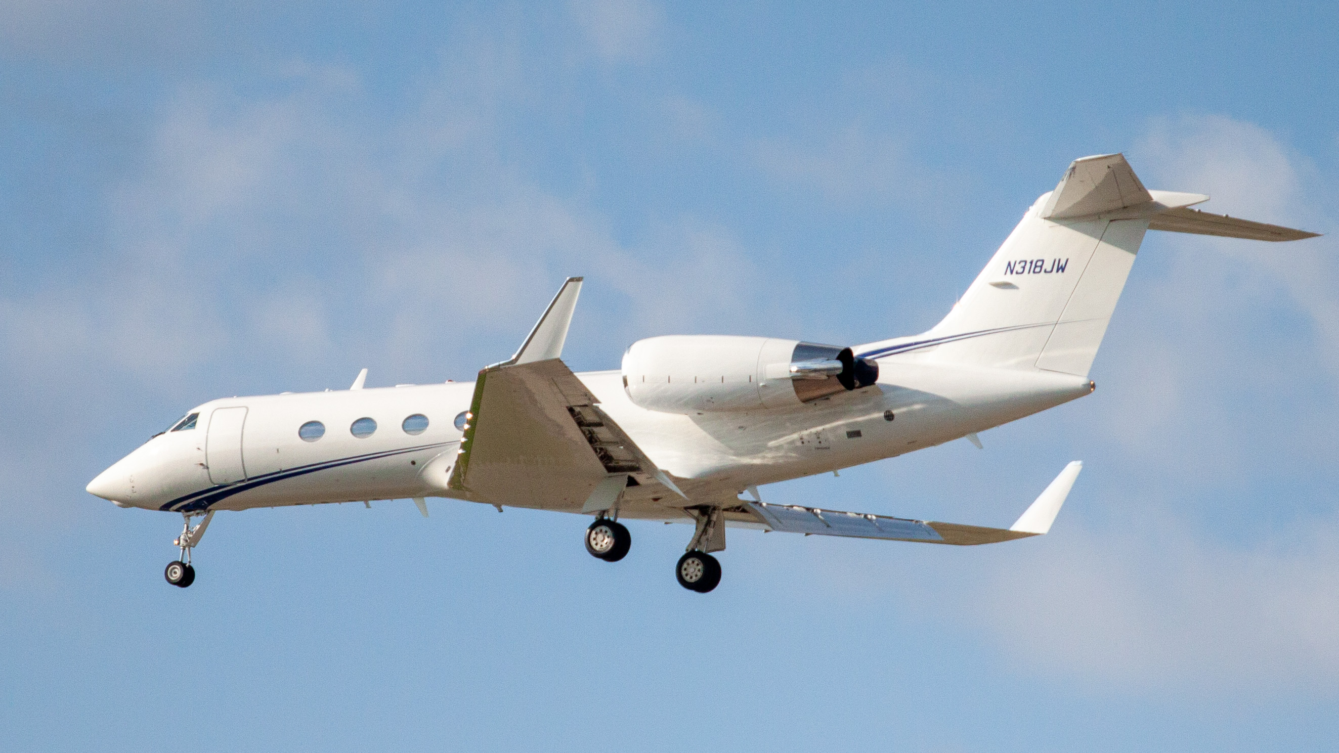 Full size: PRIVATE Gulfstream IV N318JW at Houston-George Bush Intercontinental Airport
