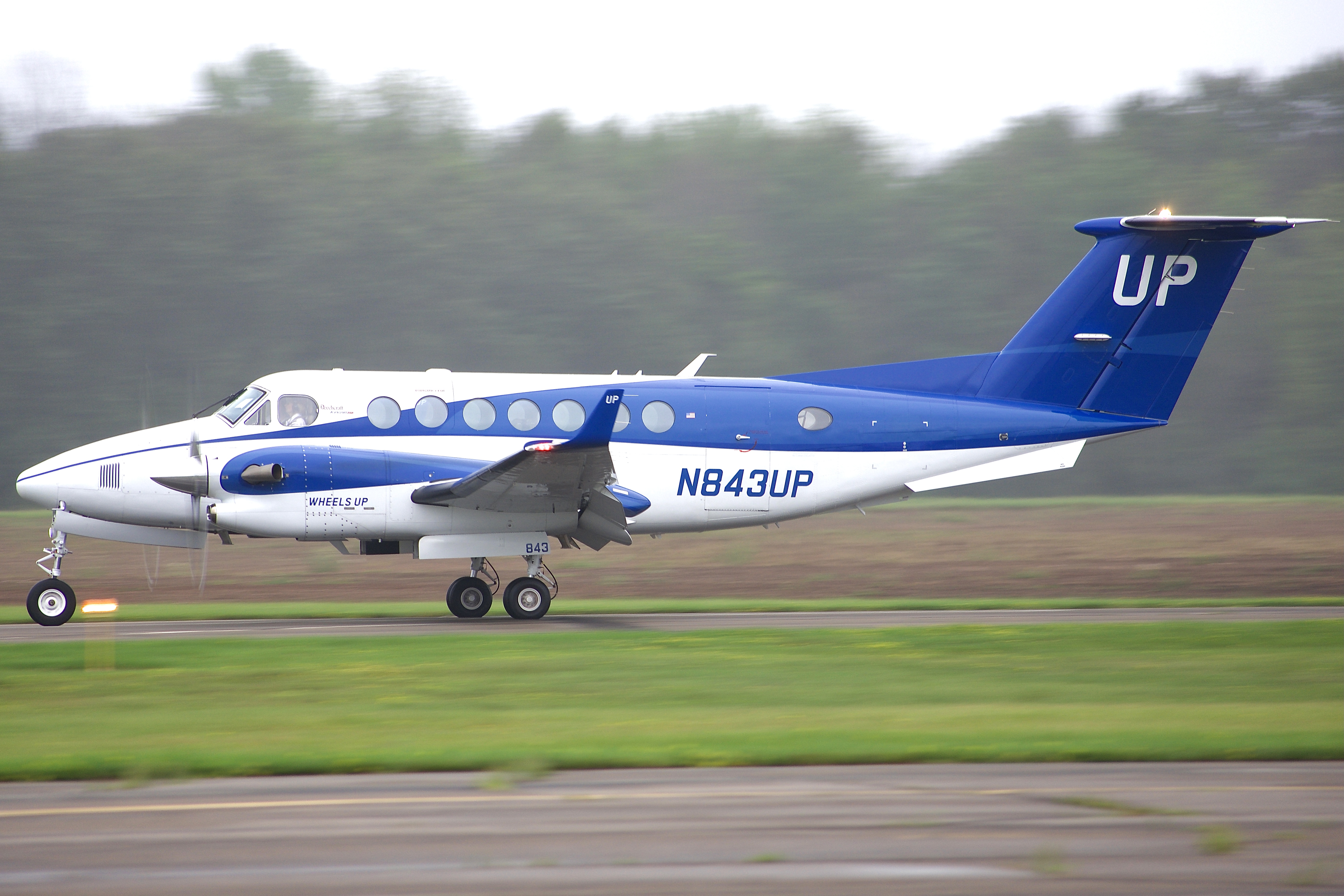 Full size: Wheels Up Beechcraft King Air 350 N843UP at Door County Cherryland Airport