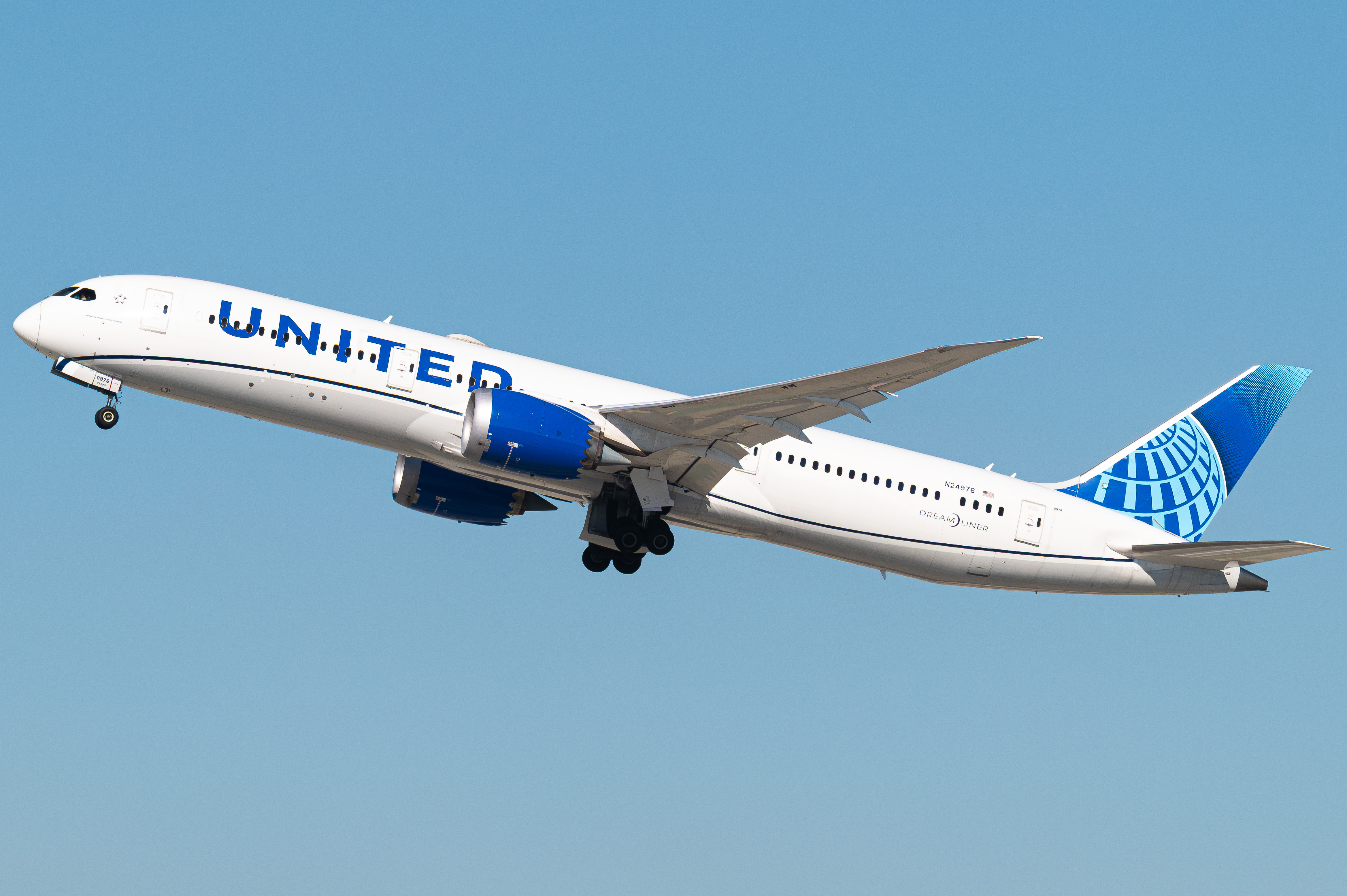Full size: United Airlines Boeing 787-9 N24976 at Los Angeles International Airport