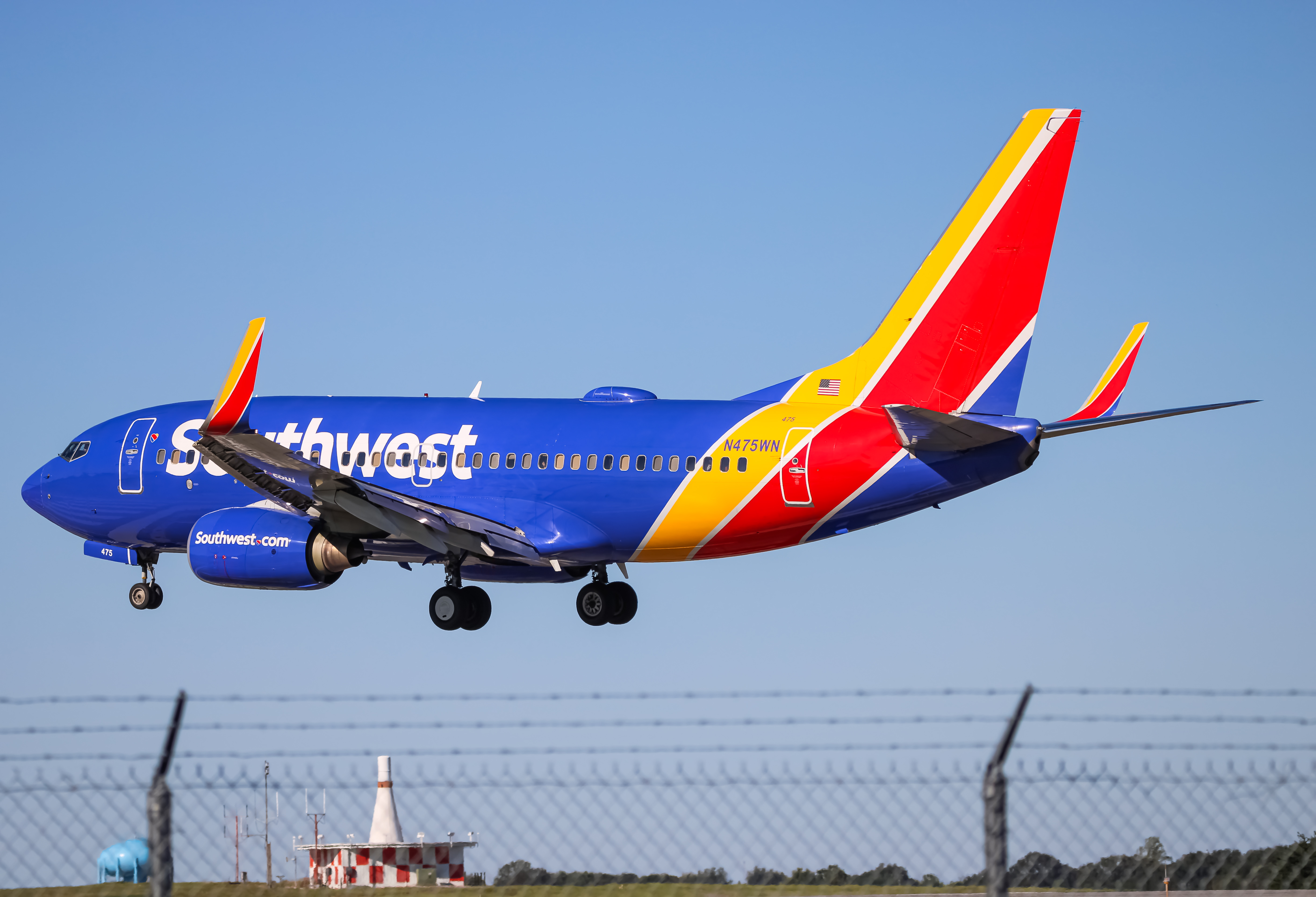 Full size: Southwest Airlines Boeing 737-700 N475WN at Baltimore/Washington International Thurgood Marshall Airport
