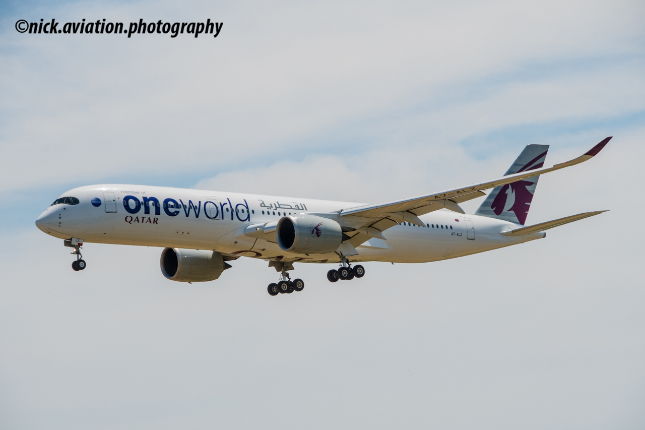 Full size: Qatar Airways Airbus A350-900 A7-ALZ at 