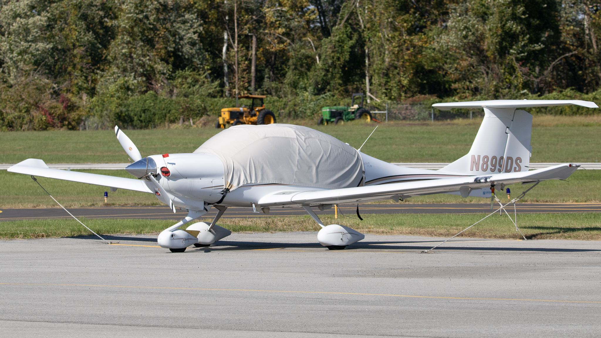 Full size: PRIVATE Diamond DA-40 N899DS at College Park Airport