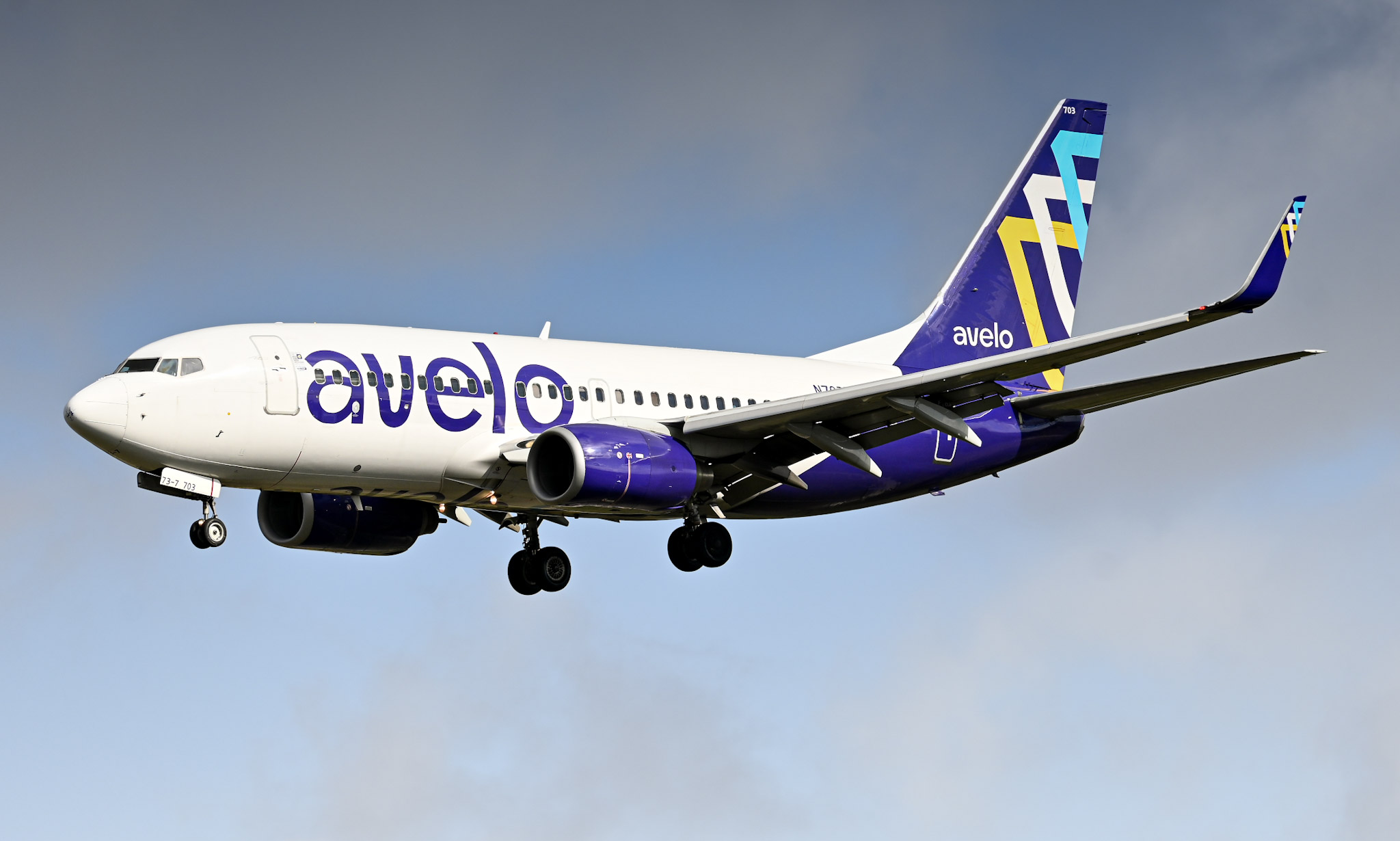 Full size: Avelo Airlines Boeing 737-700 N703VL at Daytona Beach International Airport