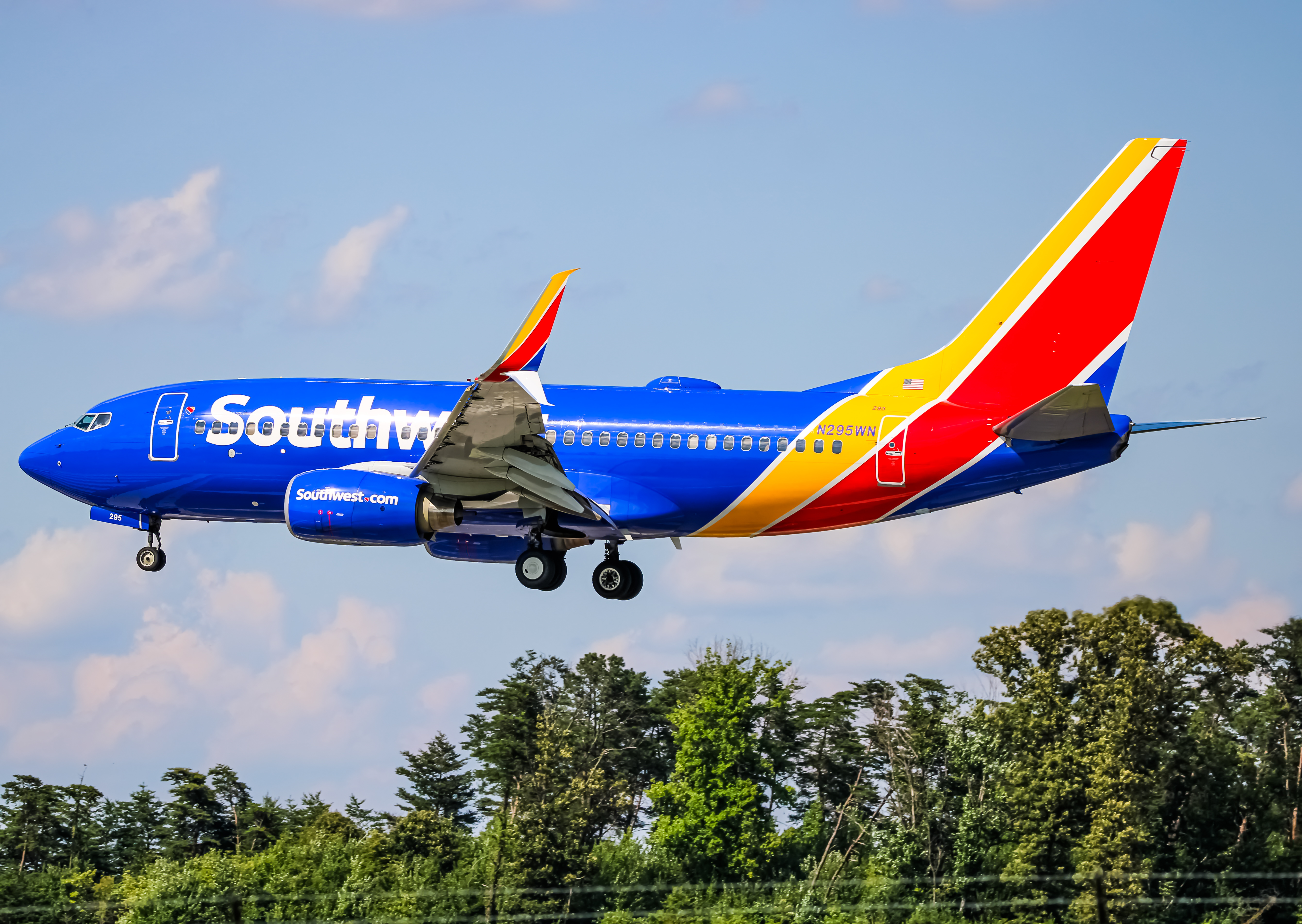 Full size: Southwest Airlines Boeing 737-700 N295WN at Baltimore/Washington International Thurgood Marshall Airport