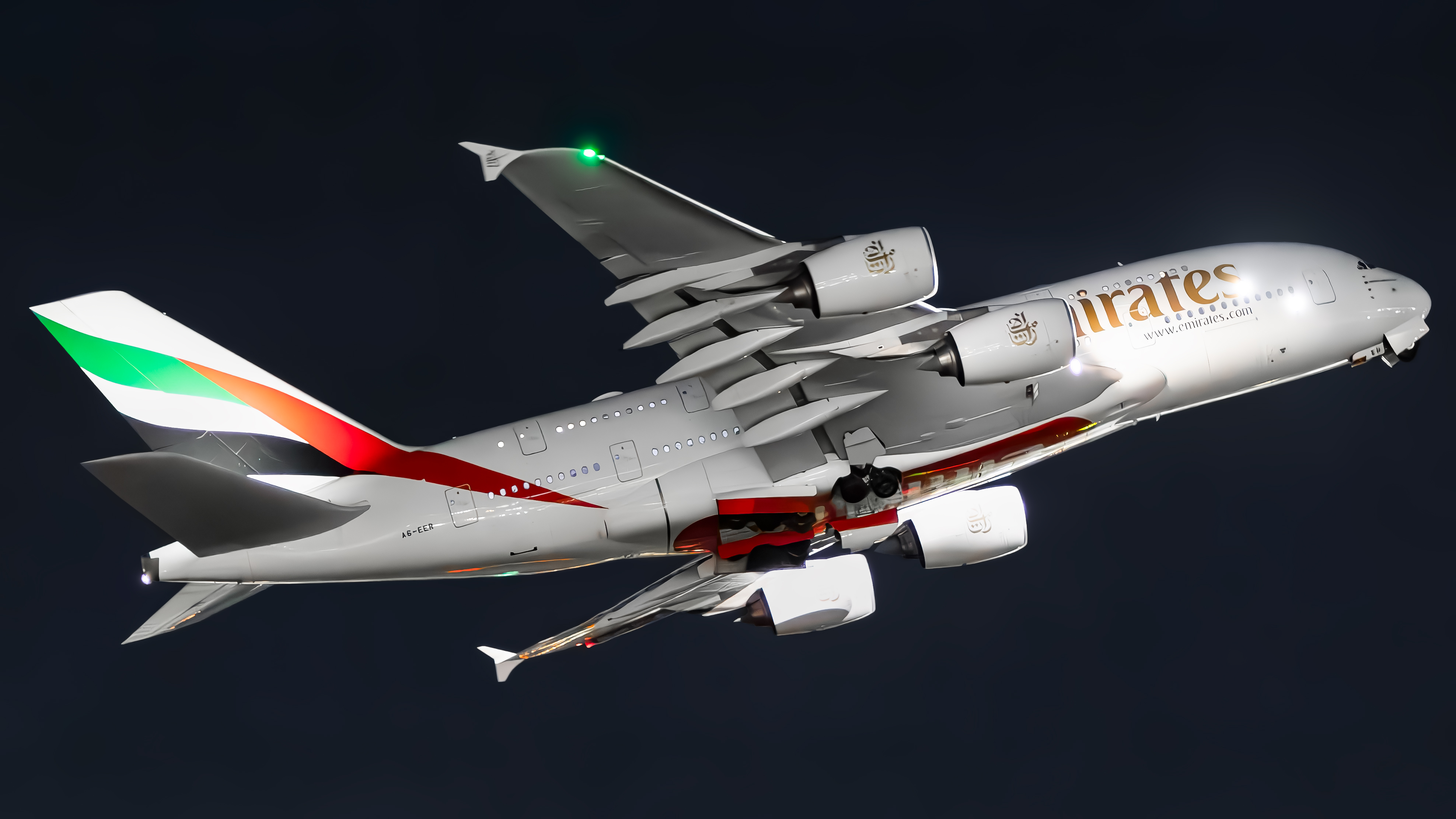 Full size: Emirates Airbus A380-800 A6-EER at London Heathrow International Airport