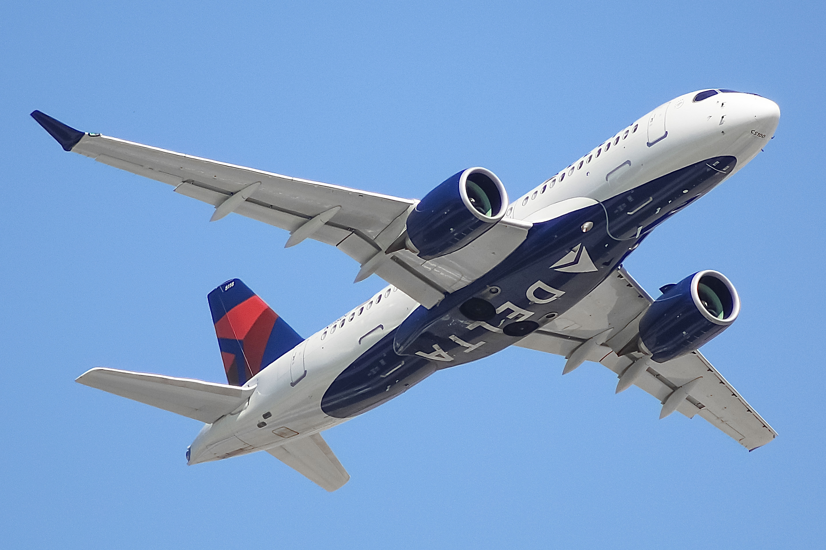 Full size: Delta Airlines Airbus A220-100 N118DU at Chicago O'Hare International Airport