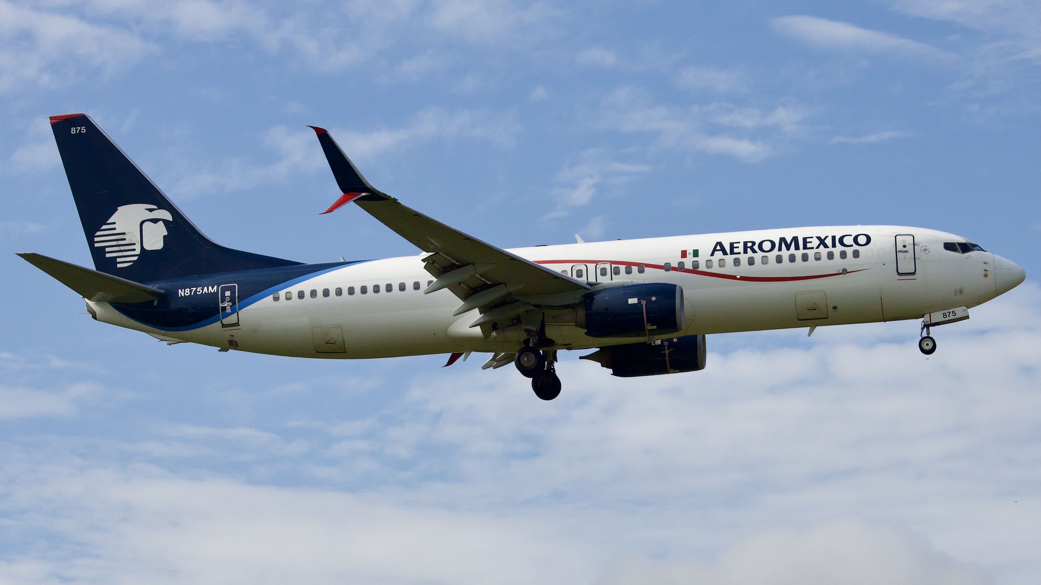 Full size: Aeromexico Boeing 737-800 N875AM at Houston-George Bush Intercontinental Airport