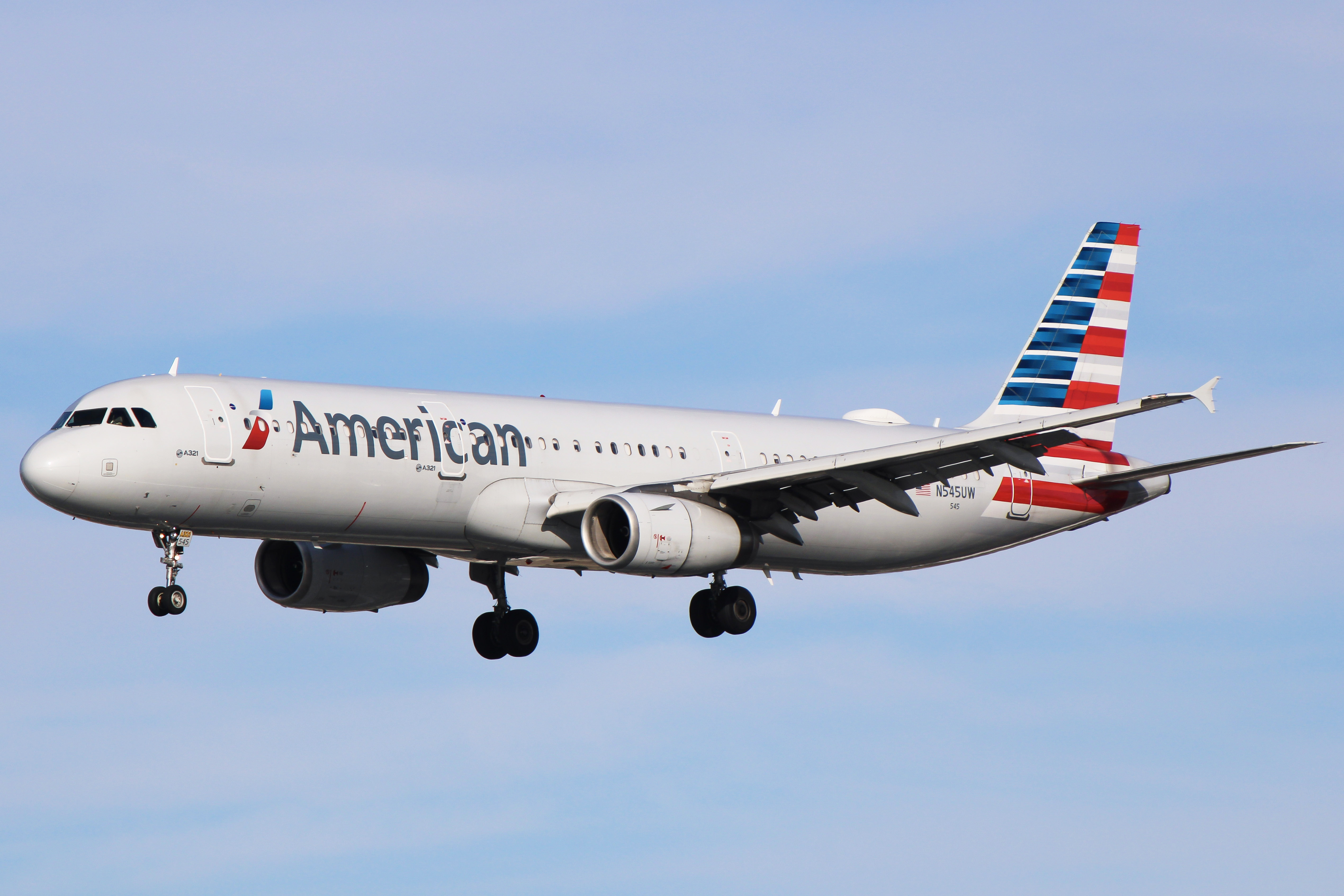 Full size: American Airlines Airbus A321-200 N545UW at San Diego International Airport