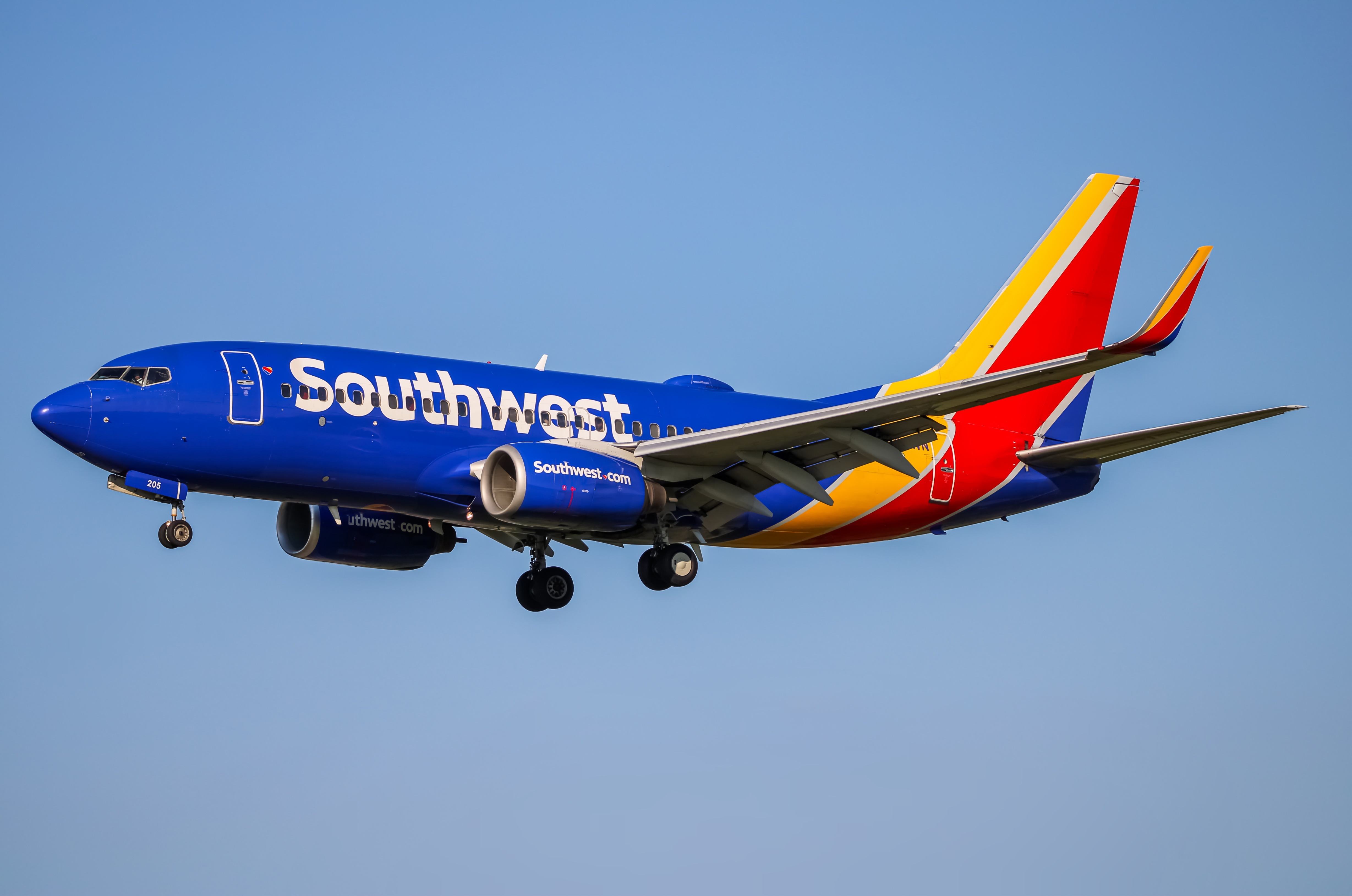 Full size: Southwest Airlines Boeing 737-700 N205WN at Baltimore/Washington International Thurgood Marshall Airport