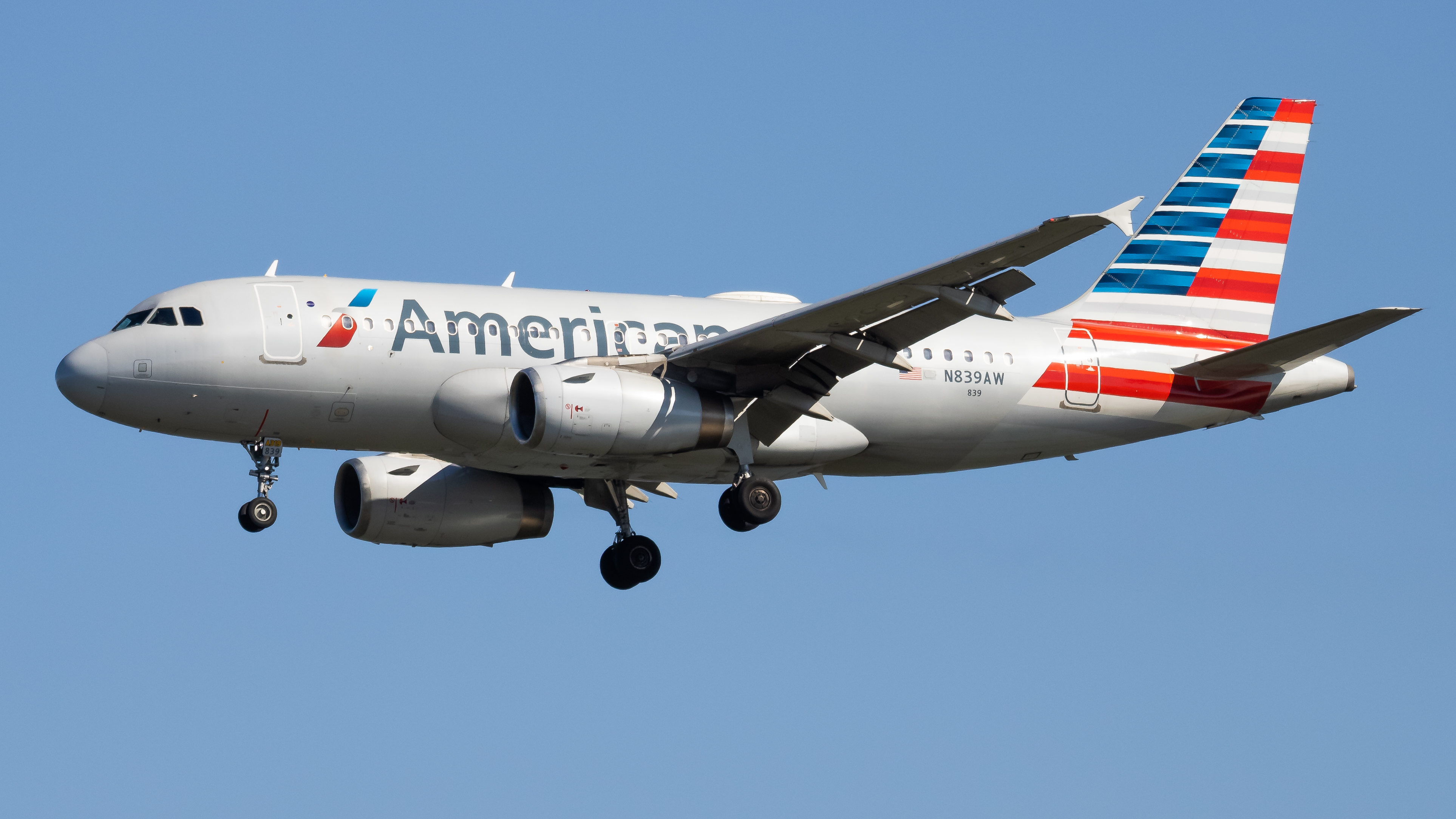 Full size: American Airlines Airbus A319 N839AW at Ronald Reagan National Airport