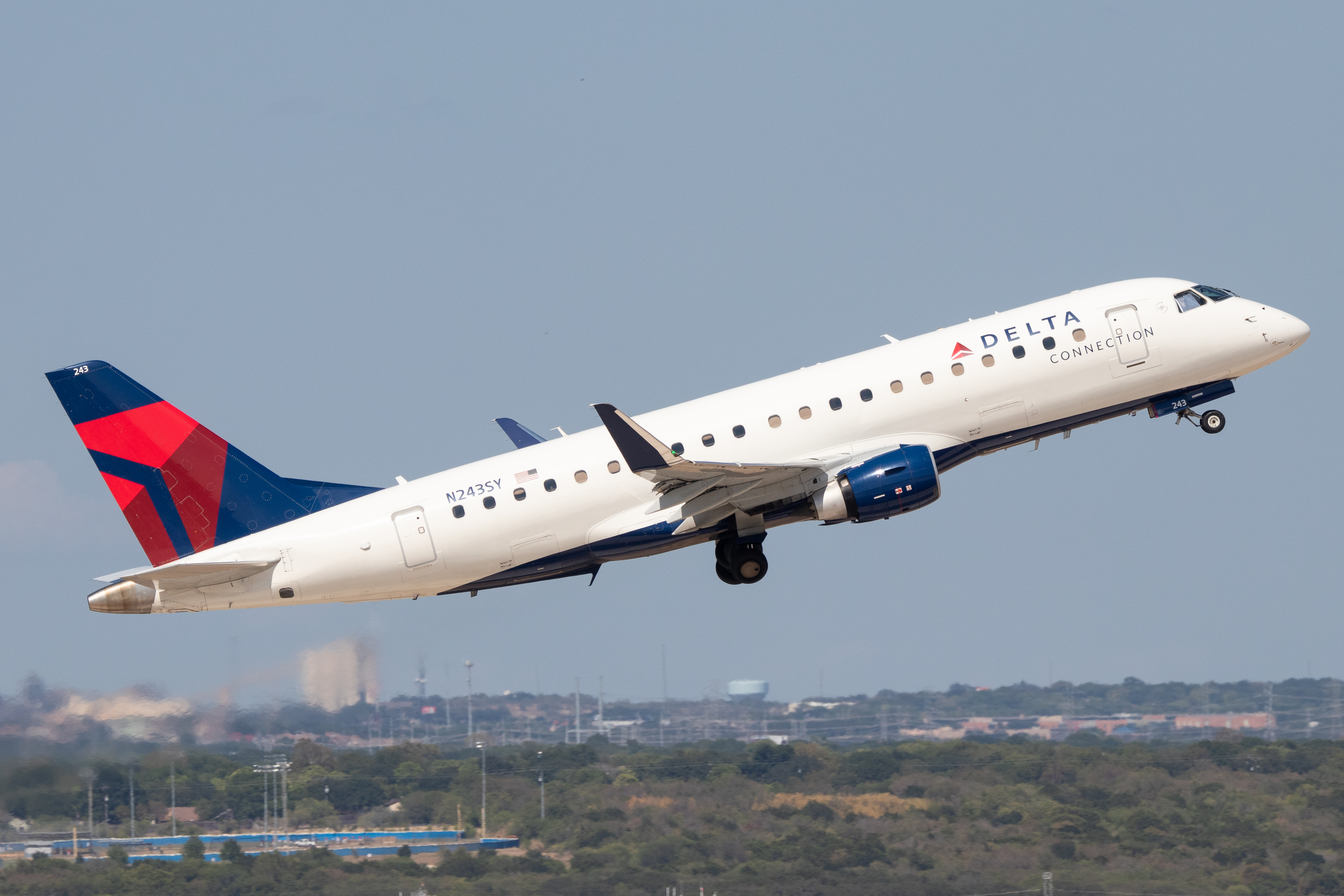 Full size: Delta Connection Embraer E175 N243SY at San Antonio International Airport