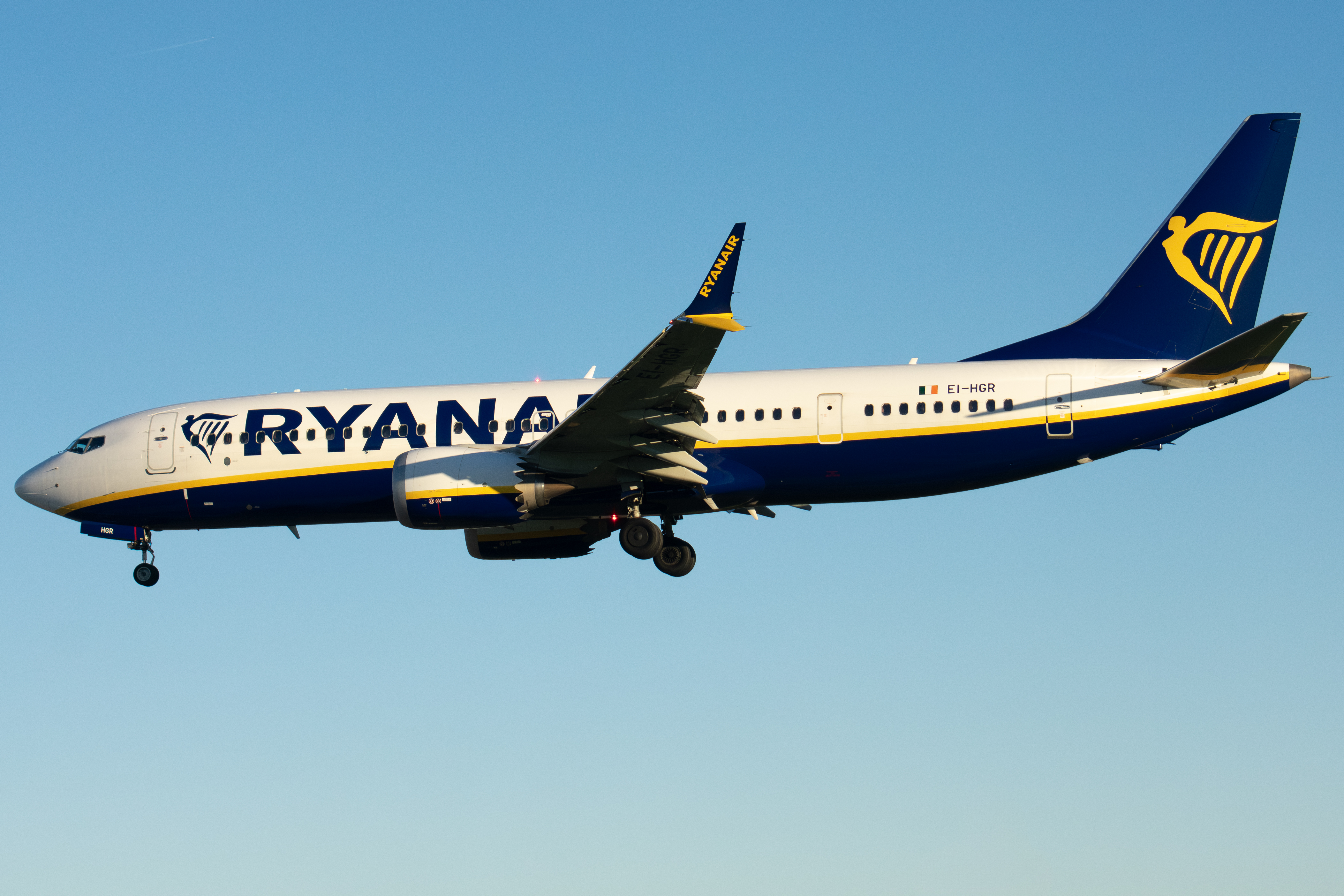Full size: RyanAir Boeing 737 MAX 8 EI-HGR at Lisbon Humberto Delgado Airport