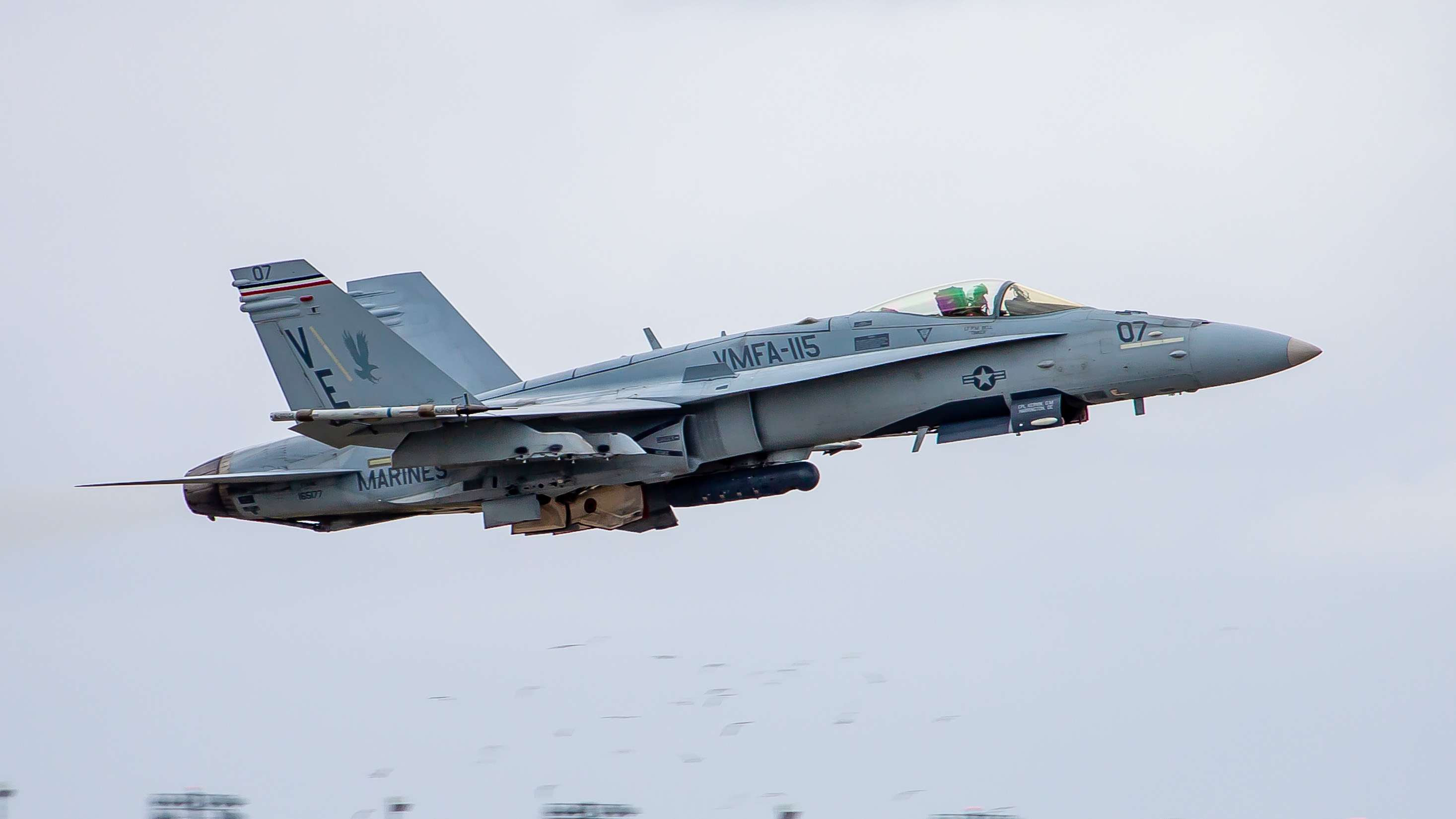 Full size: US Marines McDonnel Douglas F/A-18 Hornet 165177 at Daytona Beach International Airport