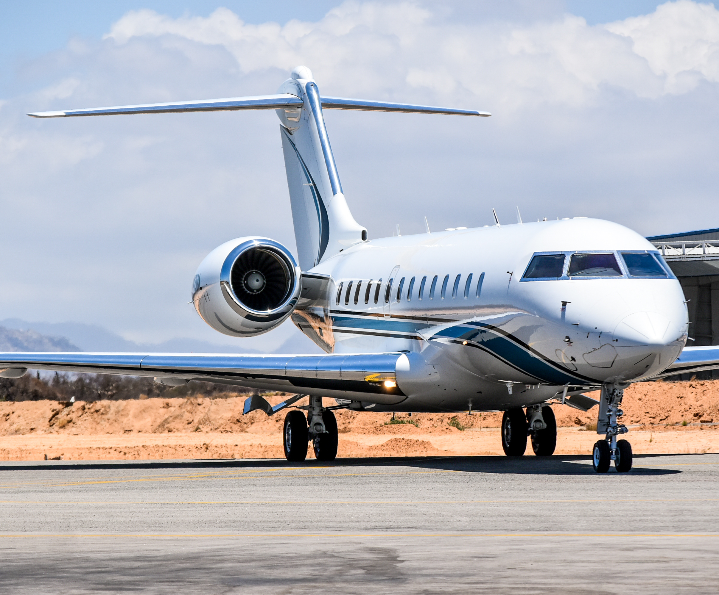 Full size: PRIVATE Bombardier Global 6000 N421AL at Aeropuerto de Cabo San Lucas Internacional