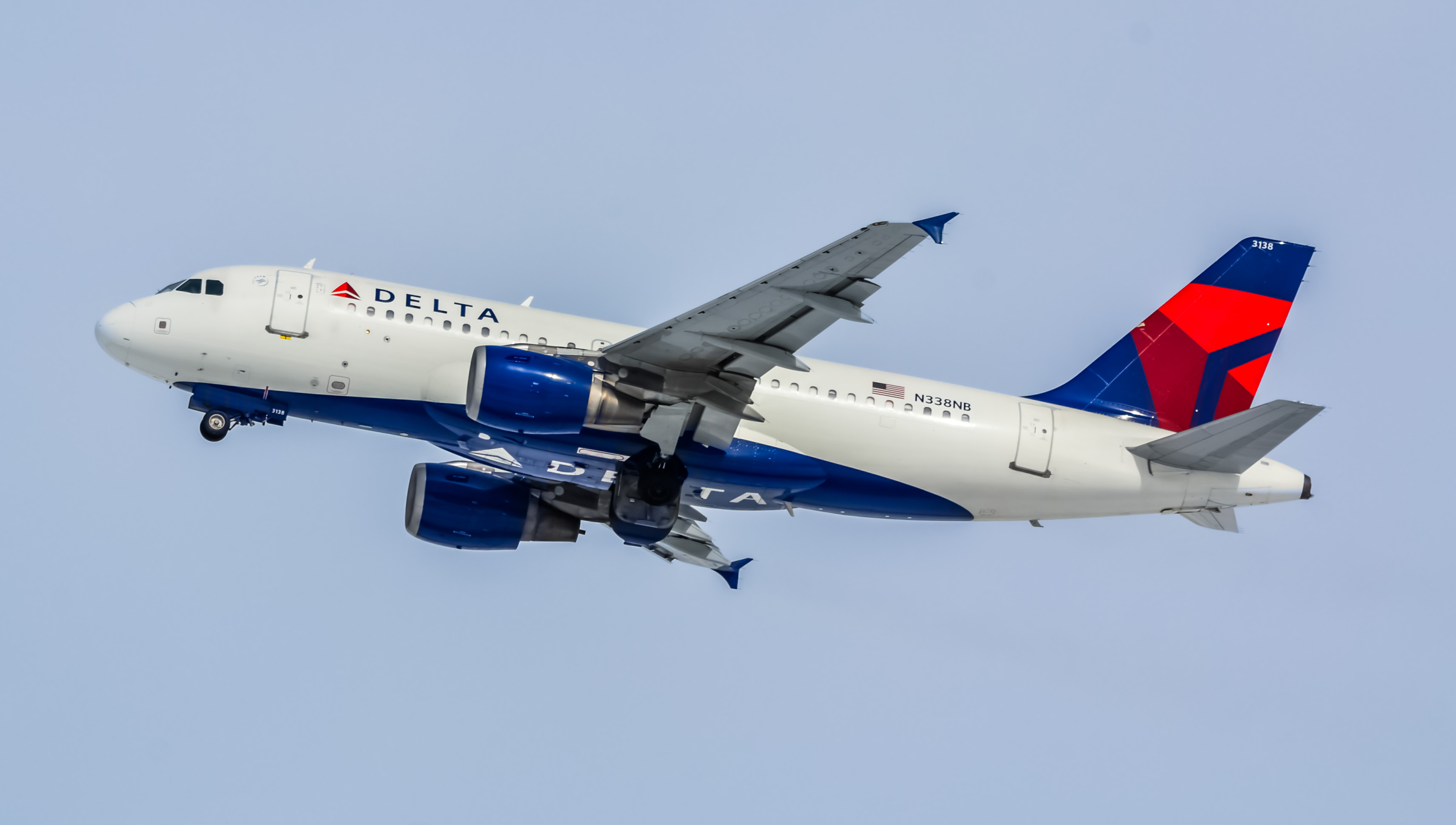 Full size: Delta Airlines Airbus A319 N338NB at Denver International Airport