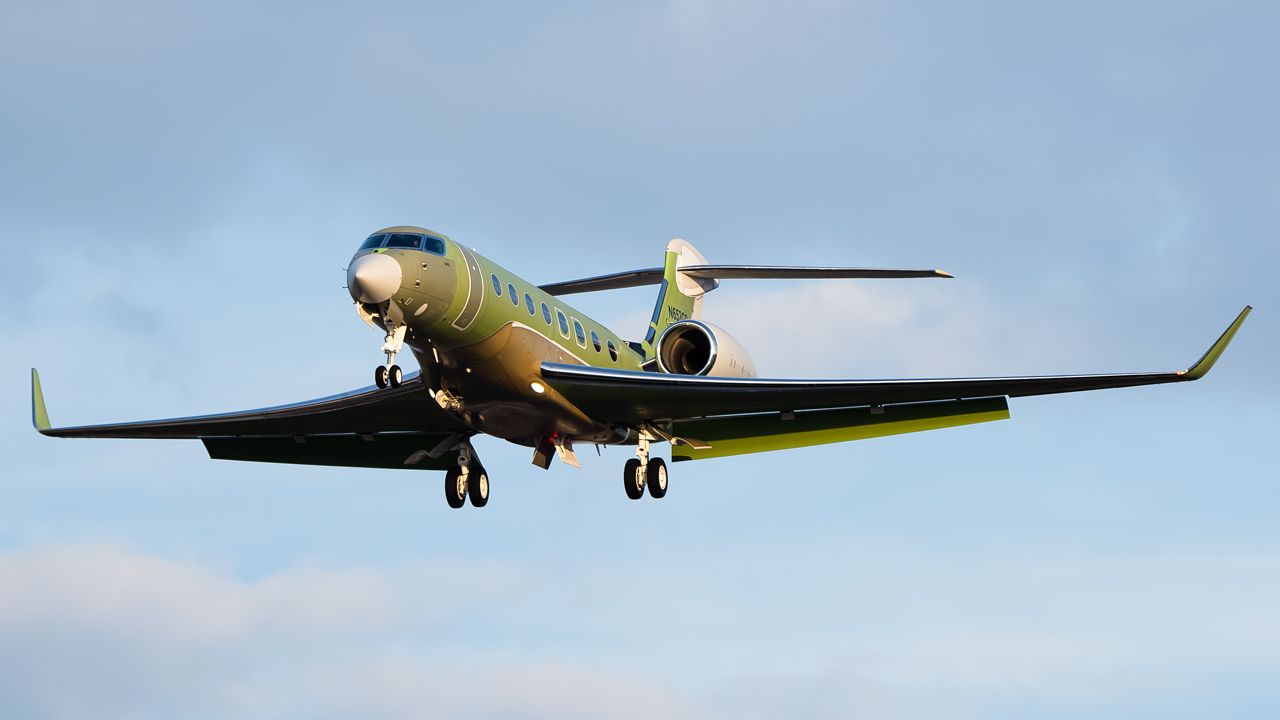 Full size: Gulfstream Aerospace Gulfstream G650ER N652GD at Savannah/Hilton Head International Airport