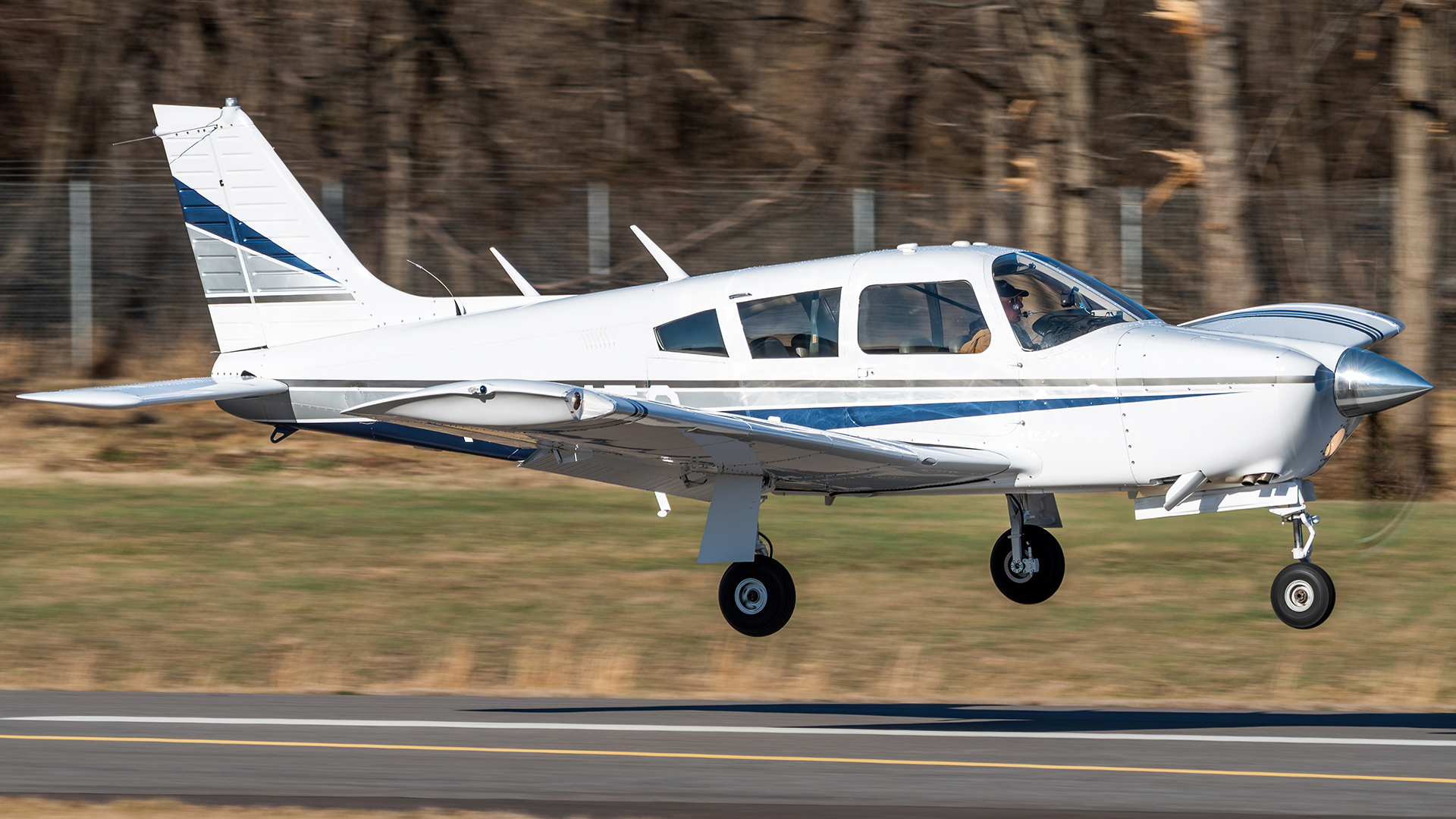 Full size: PRIVATE Piper PA-32 N56453 at College Park Airport