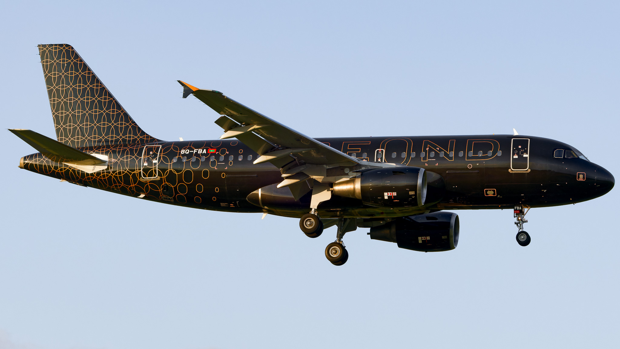 Full size: Beond Airbus A319 8Q-FBA at Zurich-Kloten Airport