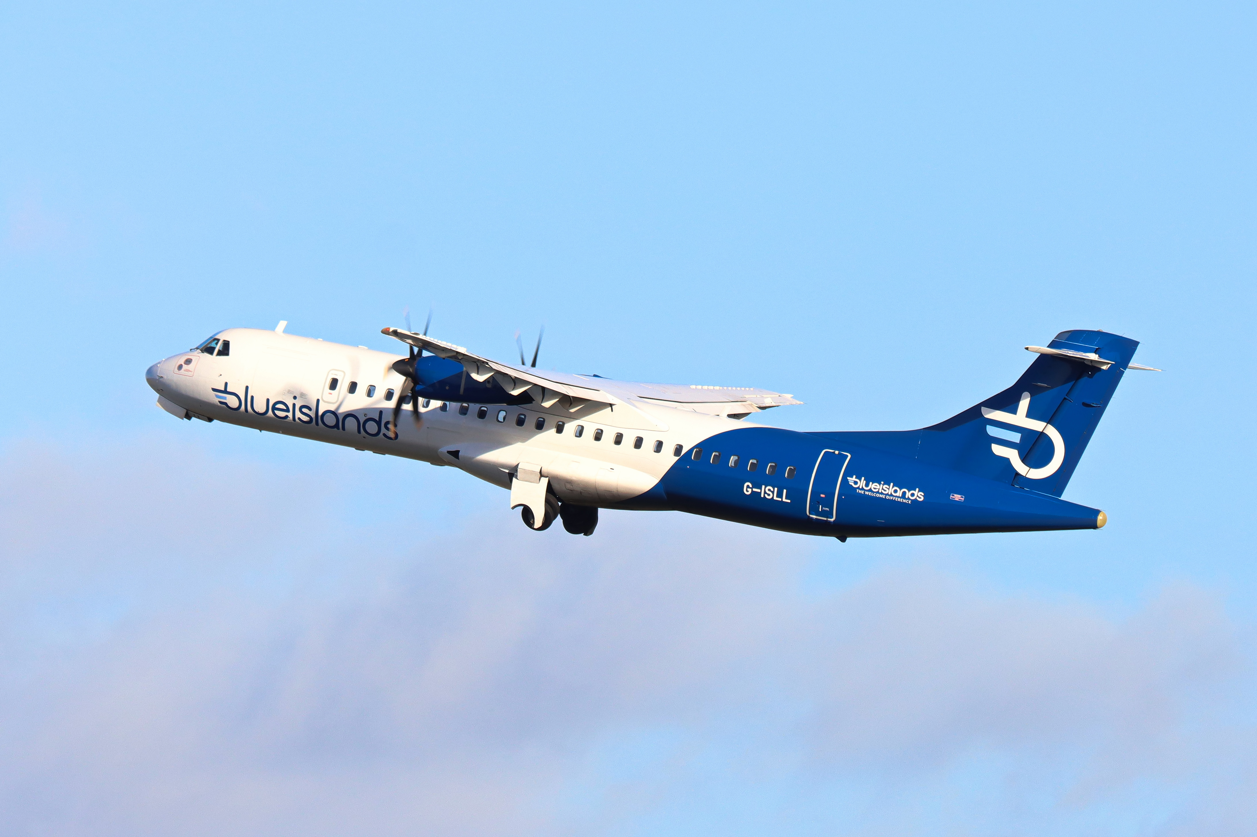 Full size: Blue Islands  ATR 72-500 G-ISLL at Birmingham Airport