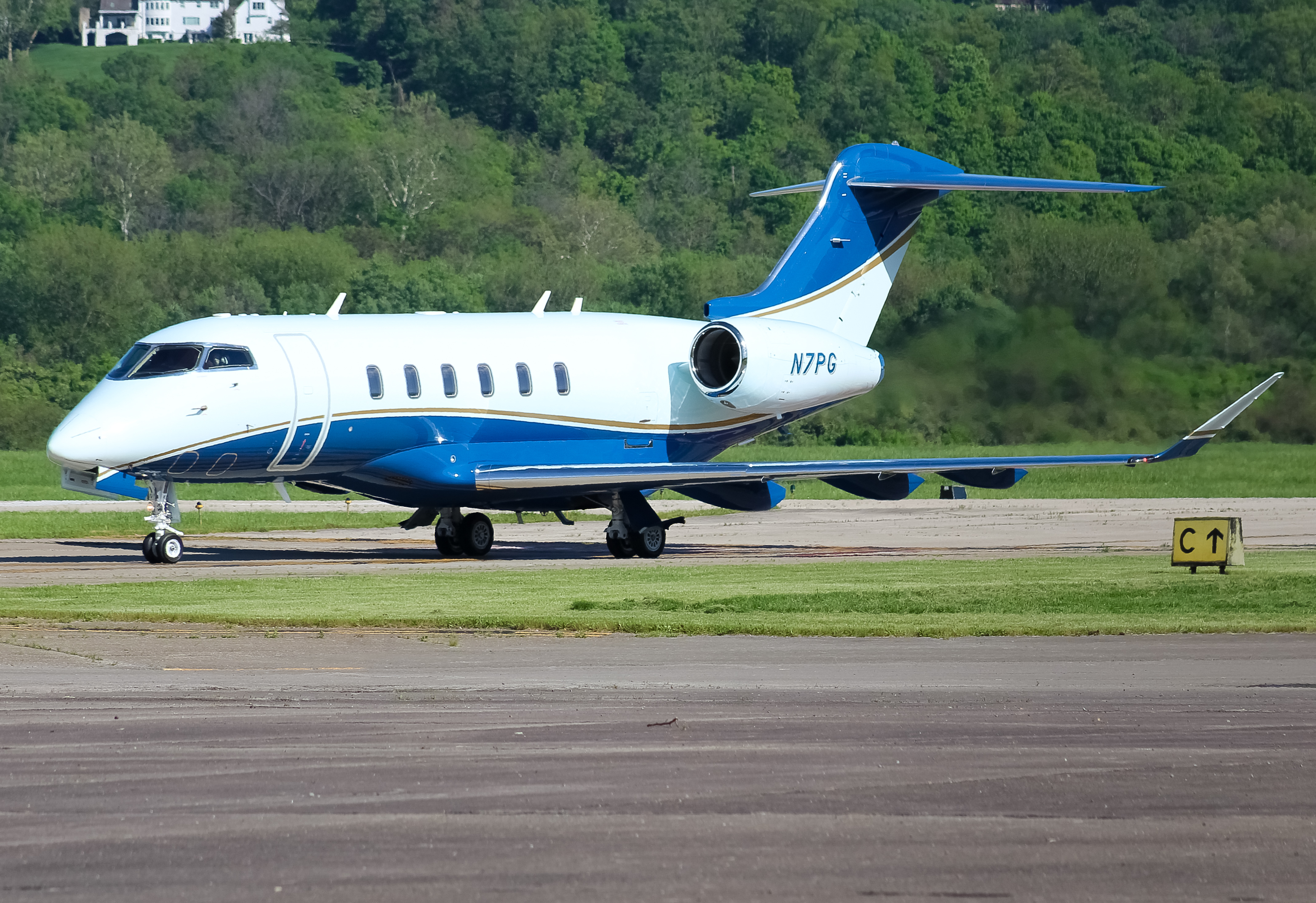 N7PG | PRIVATE Bombardier Challenger 350 at LUK | AeroXplorer