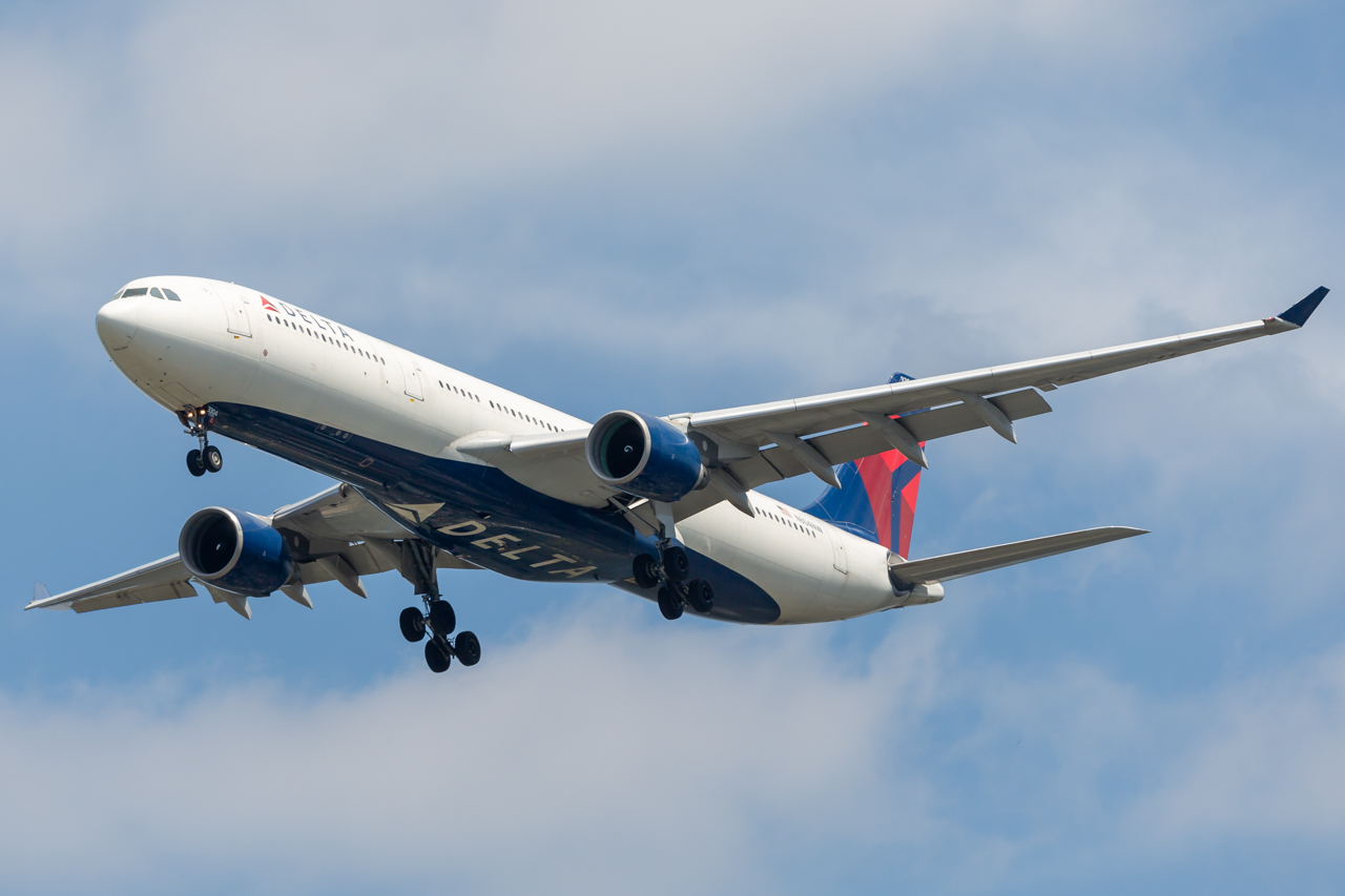 Full size: Delta Airlines Airbus A330-300 N804NW at John F. Kennedy International Airport