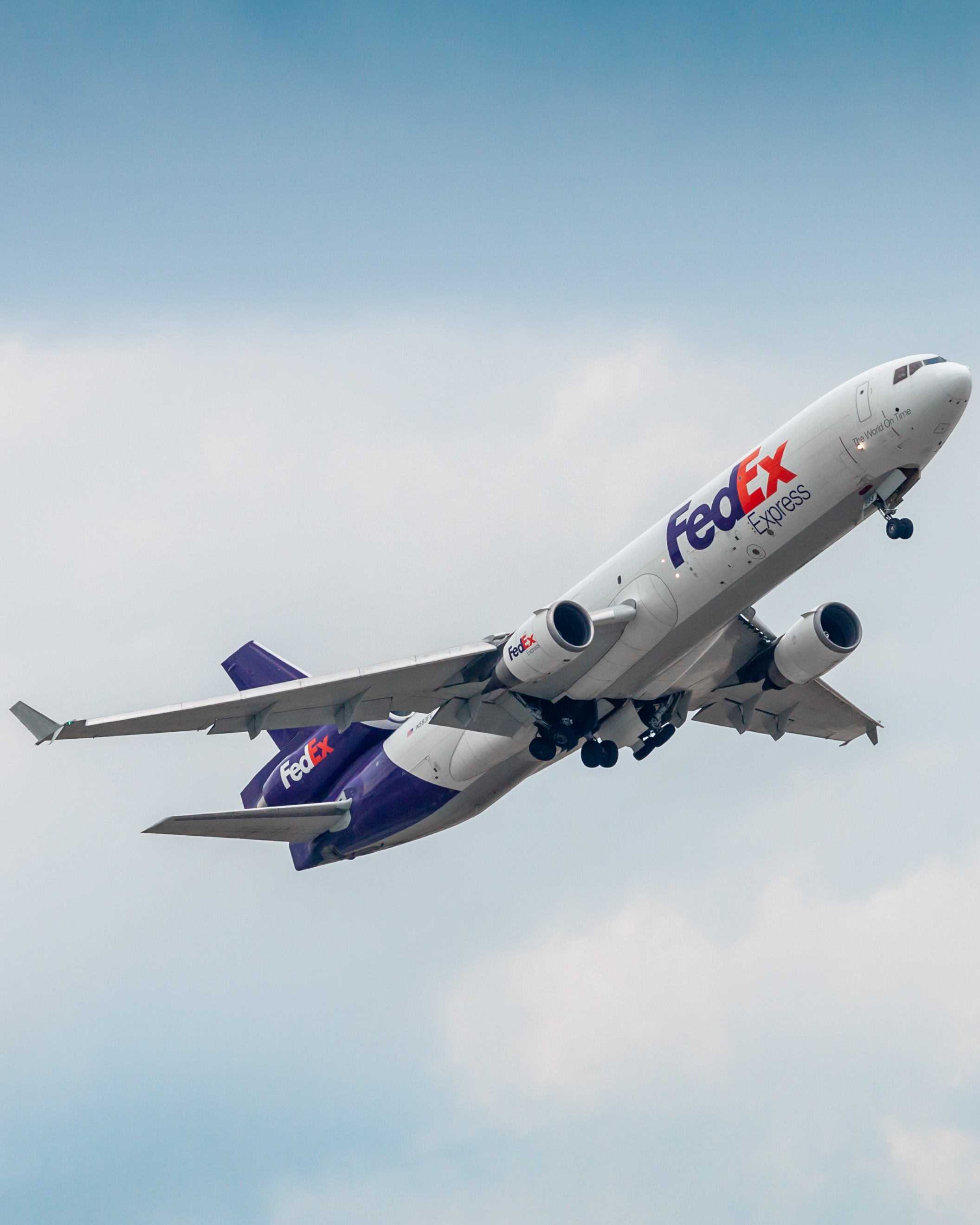 Full size: FedEx McDonnell Douglas MD-11F N583FE at Houston-George Bush Intercontinental Airport