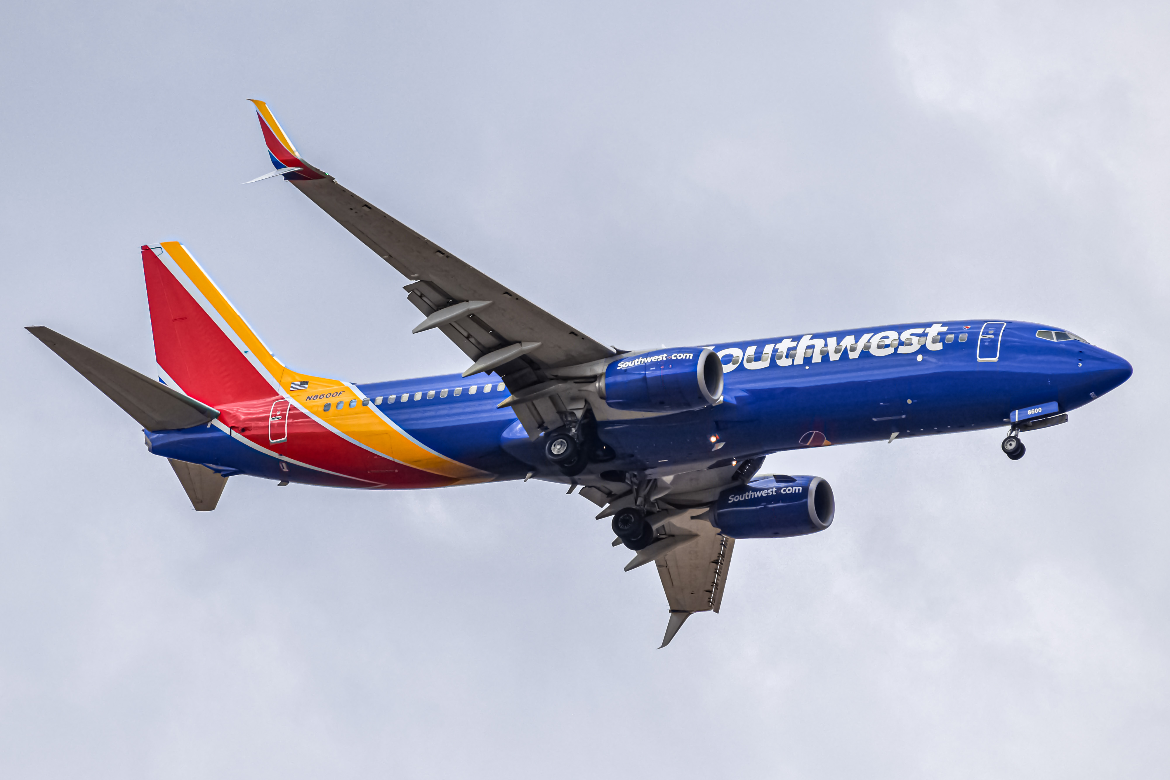 Full size: Southwest Airlines Boeing 737-800 N8600F at Denver International Airport