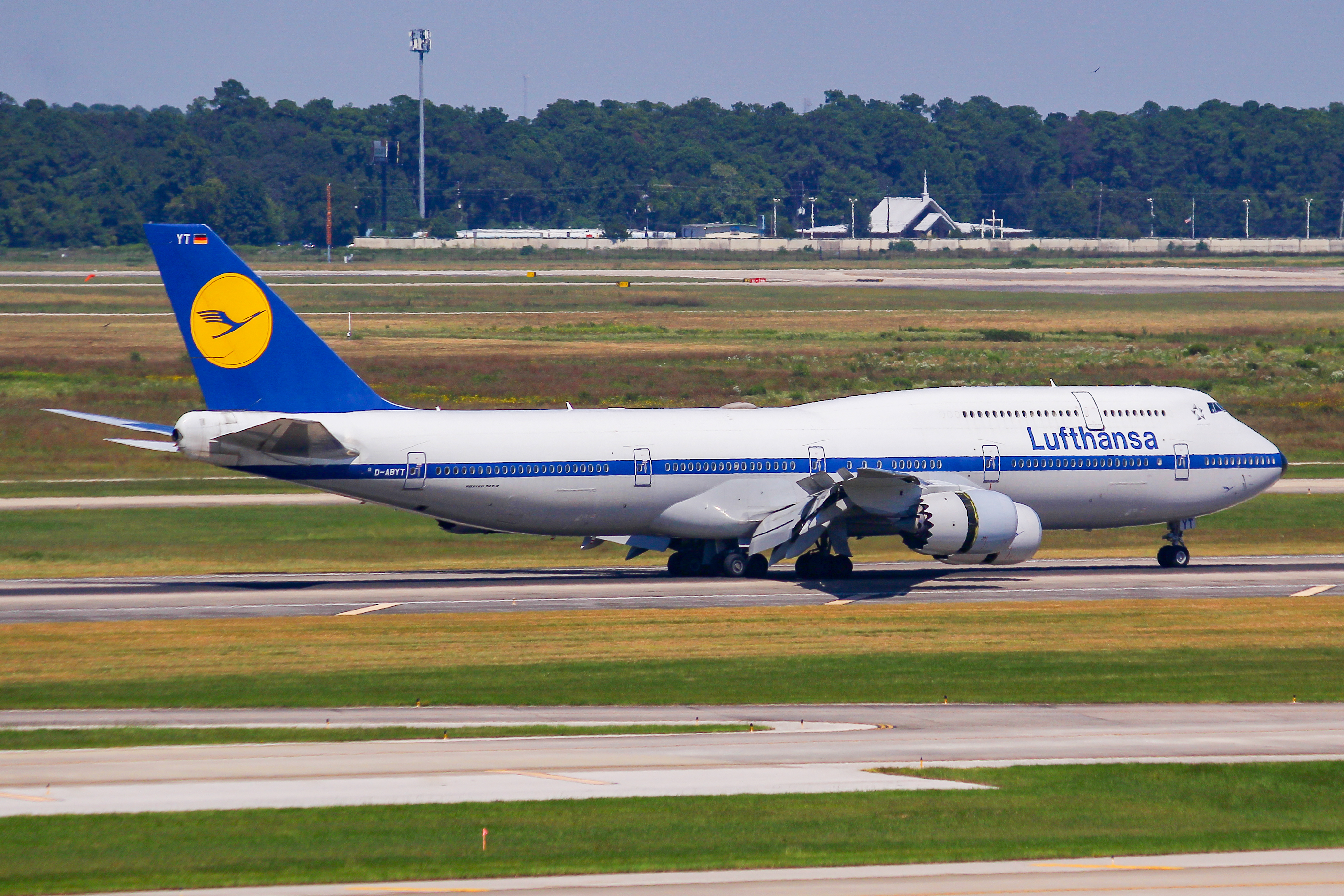 Full size: Lufthansa Boeing 747-8i D-ABYT at Houston-George Bush Intercontinental Airport