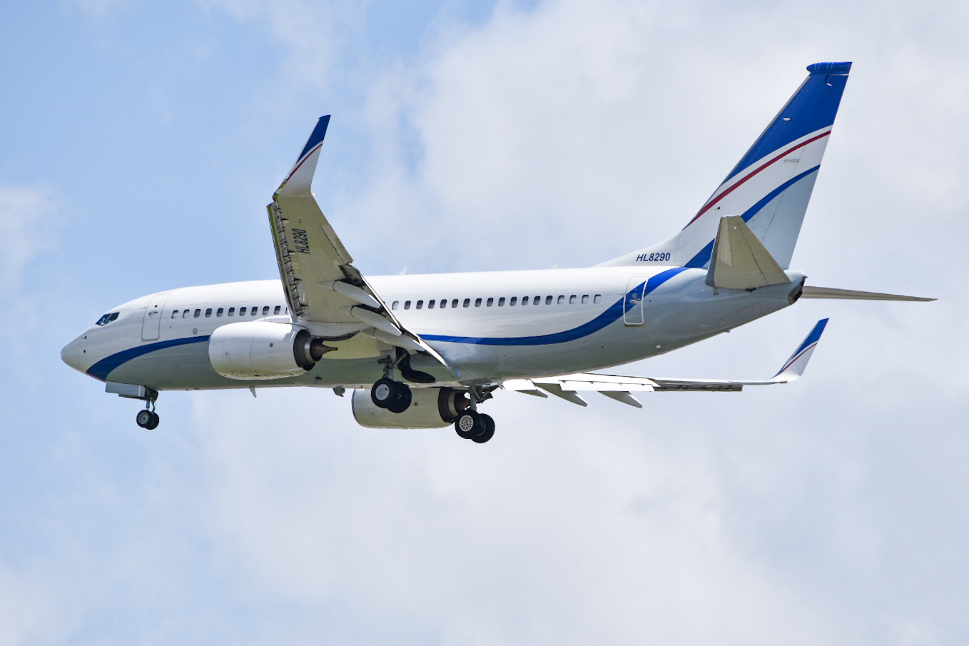 Full size: PRIVATE Boeing 737-7GE BBJ HL8290 at Singapore-Changi Airport