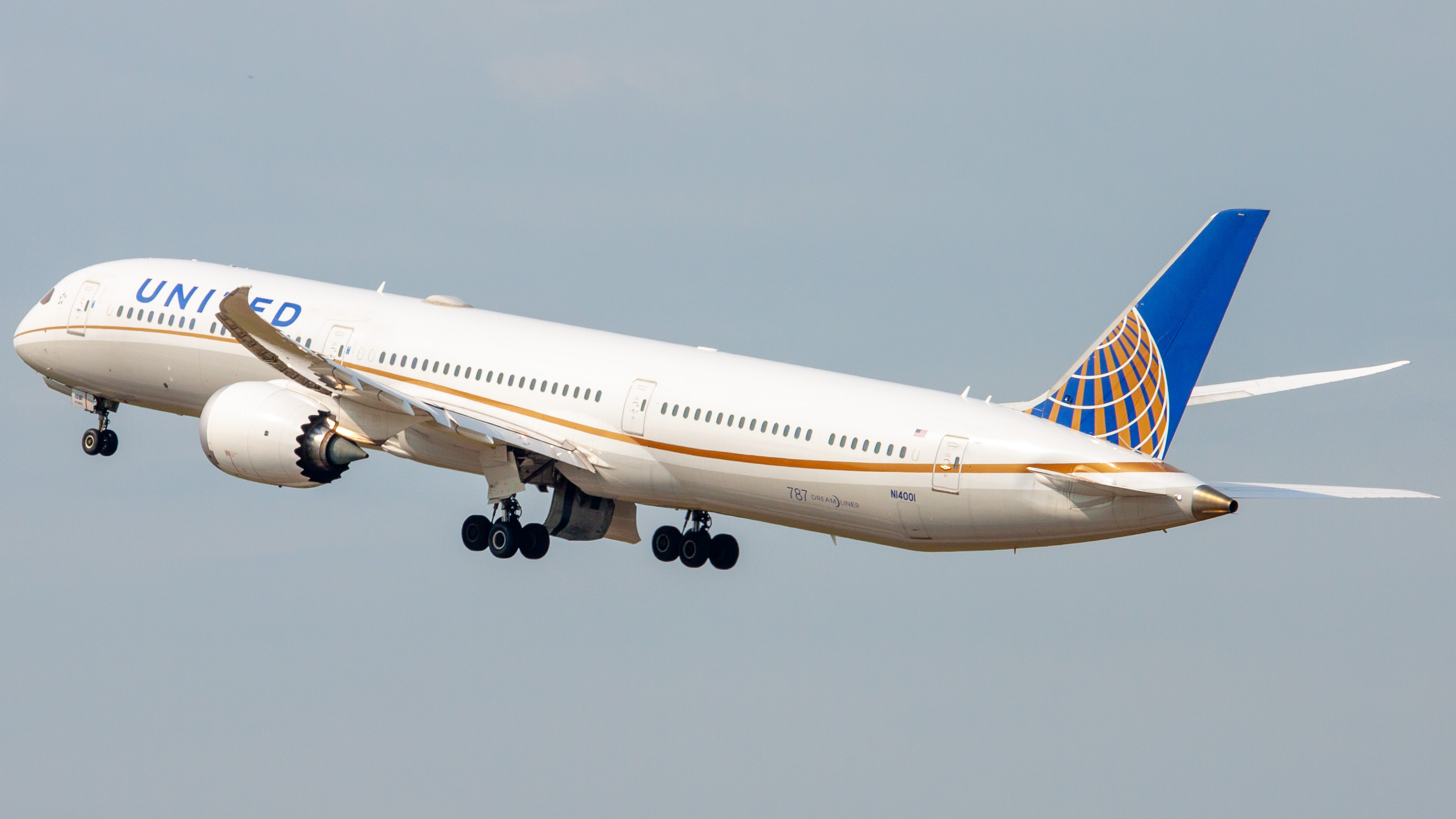 Full size: United Airlines Boeing 787-10 N14001 at Houston-George Bush Intercontinental Airport