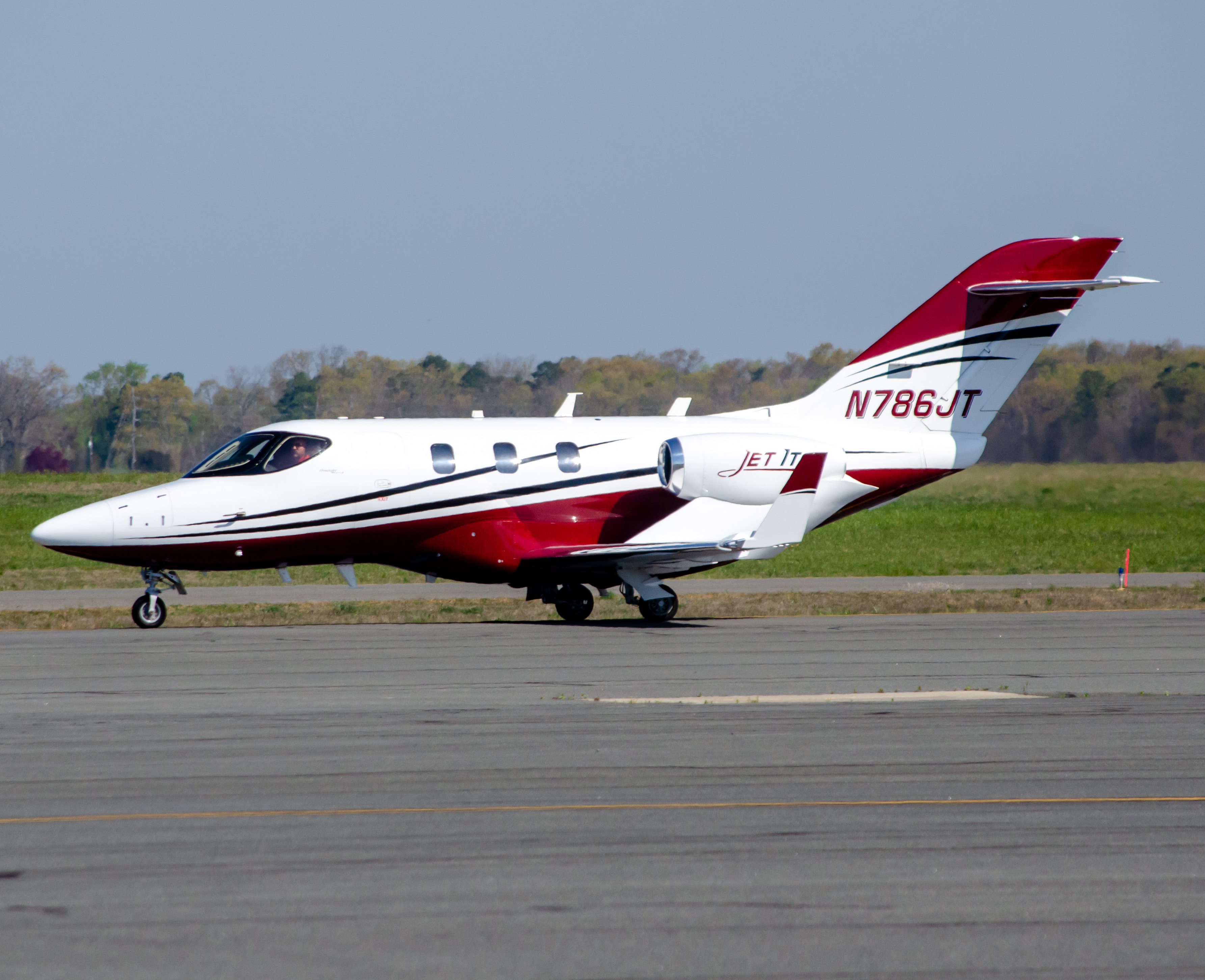Full size: JetIt HONDA JET N786JT at Atlantic City International Airport