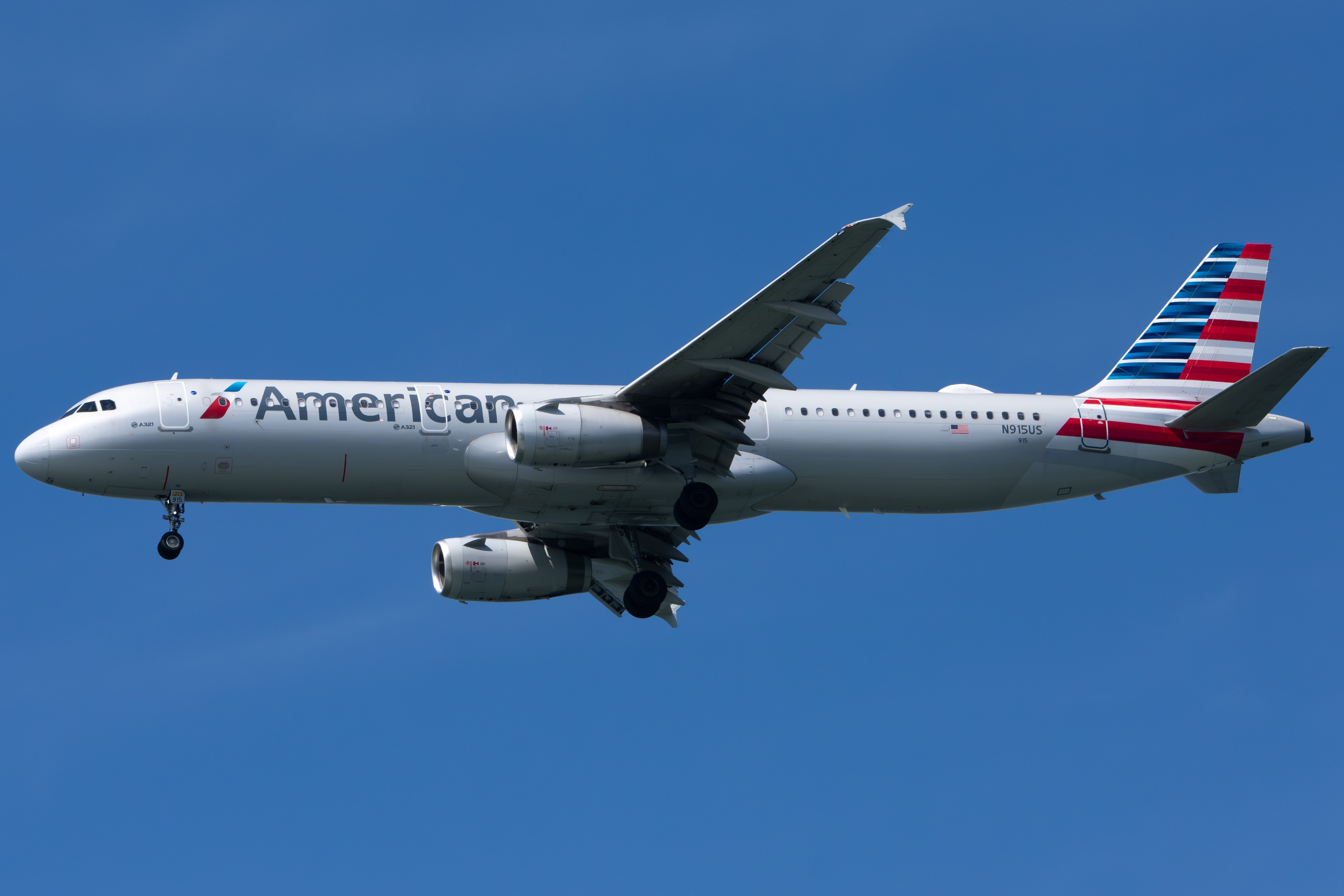 Full size: American Airlines Airbus A321-200 N915US at San Francisco International Airport