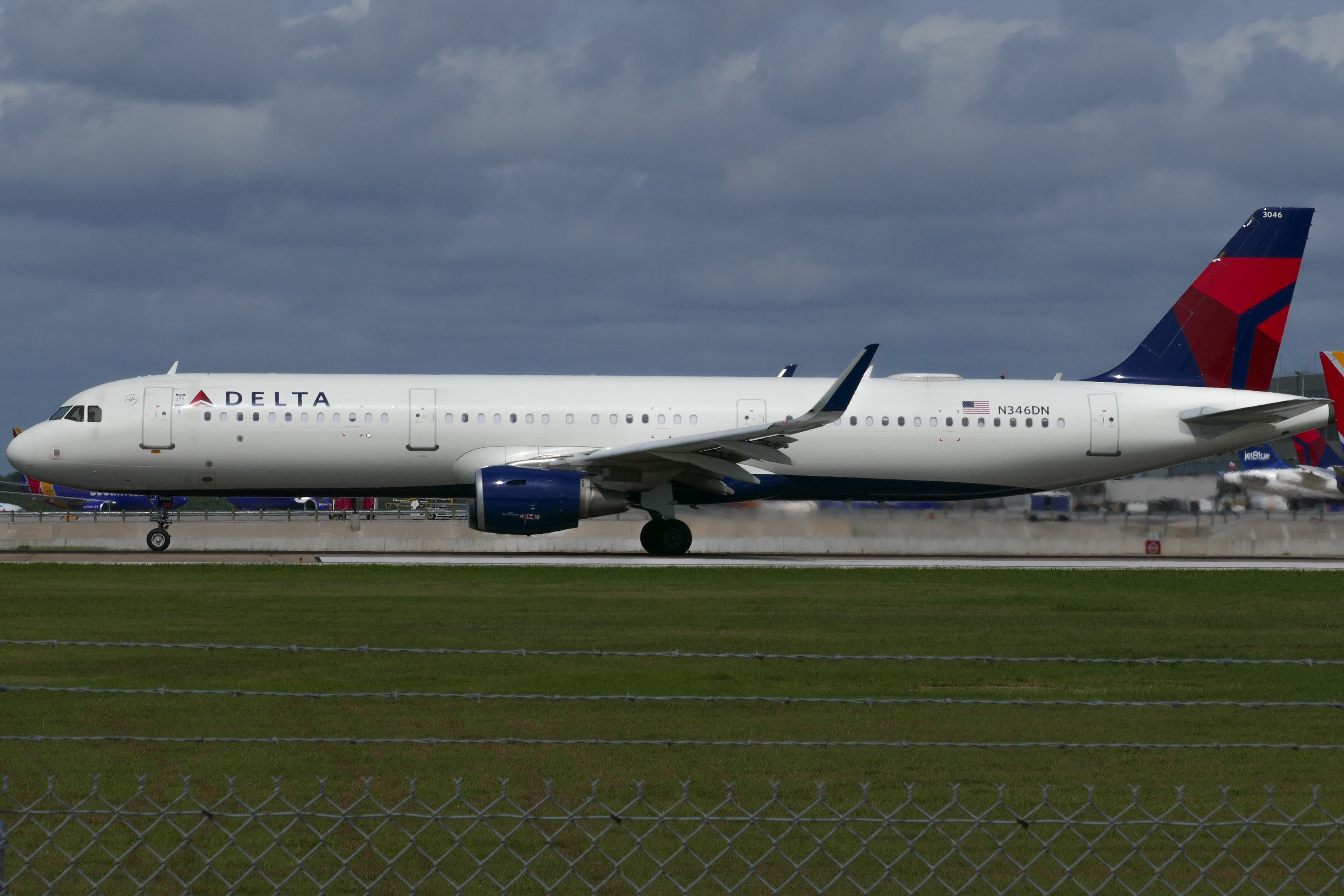 Full size: Delta Airlines Airbus A321-200 N346DN at Austin-Bergstrom International Airport