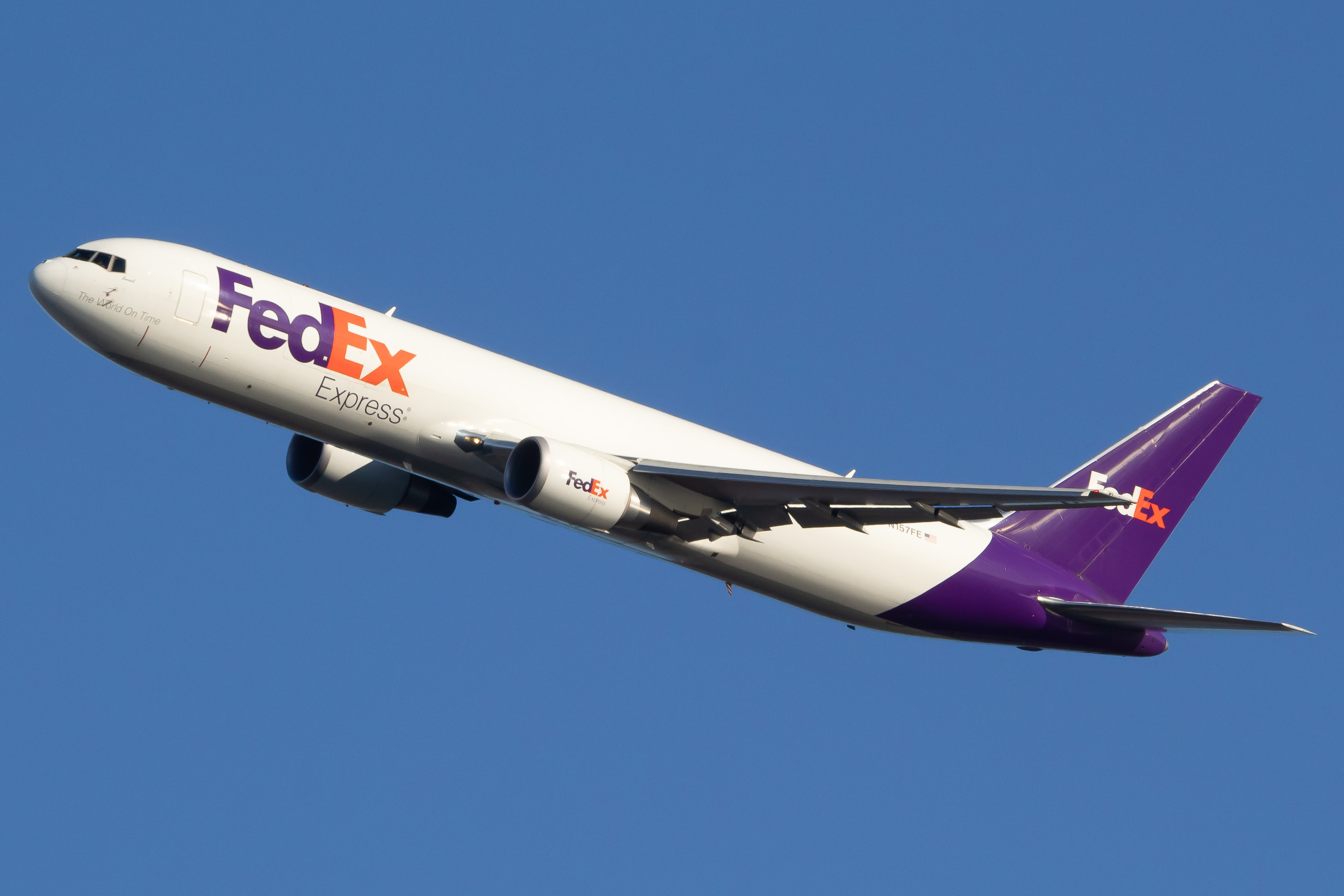 Full size: FedEx Boeing 767-300F N157FE at John F. Kennedy International Airport