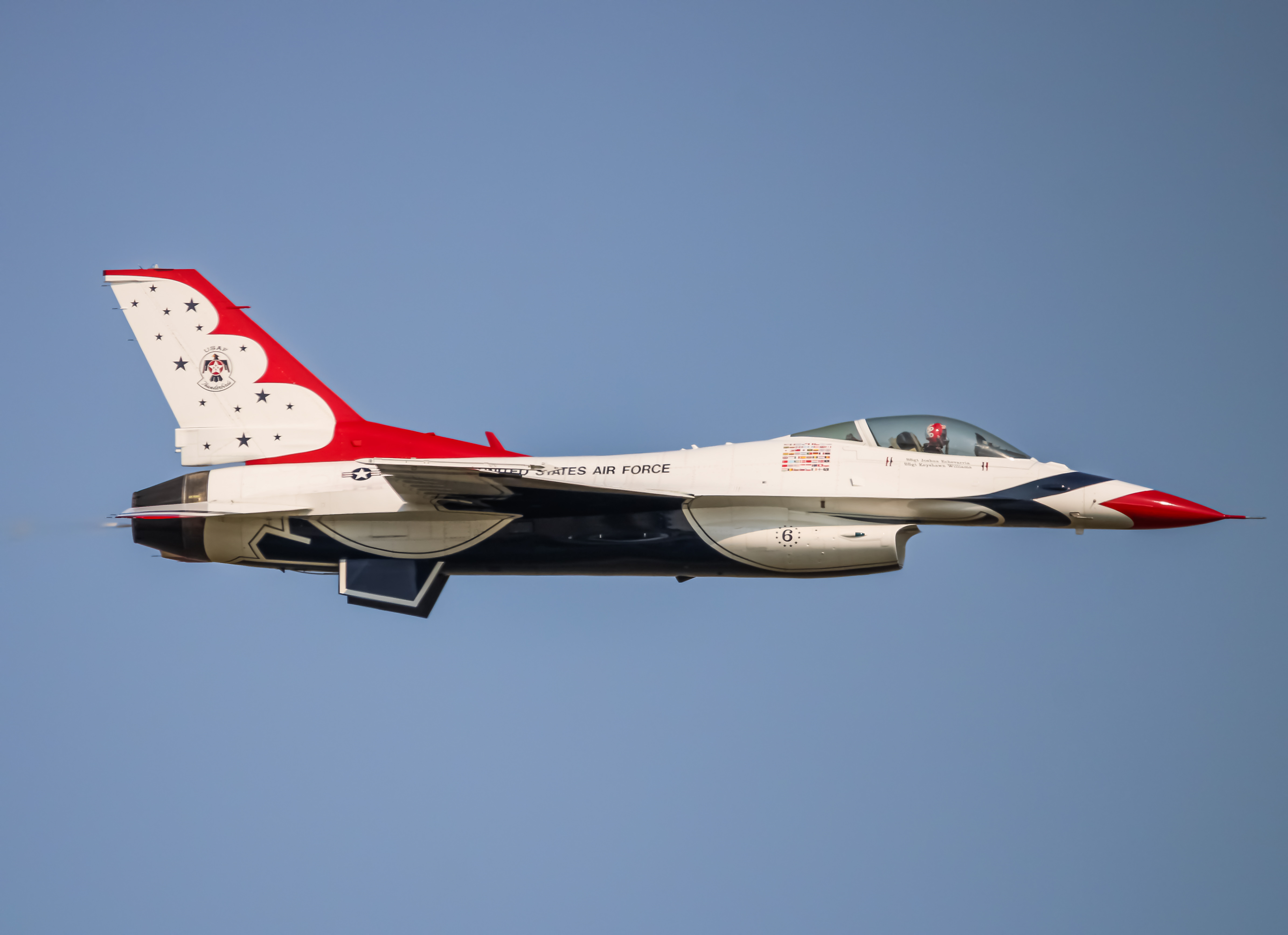 Full size: USAF - United States Air Force General Dynamics F-16 Fighting Falcon 87-0331 at Joint Base Andrews