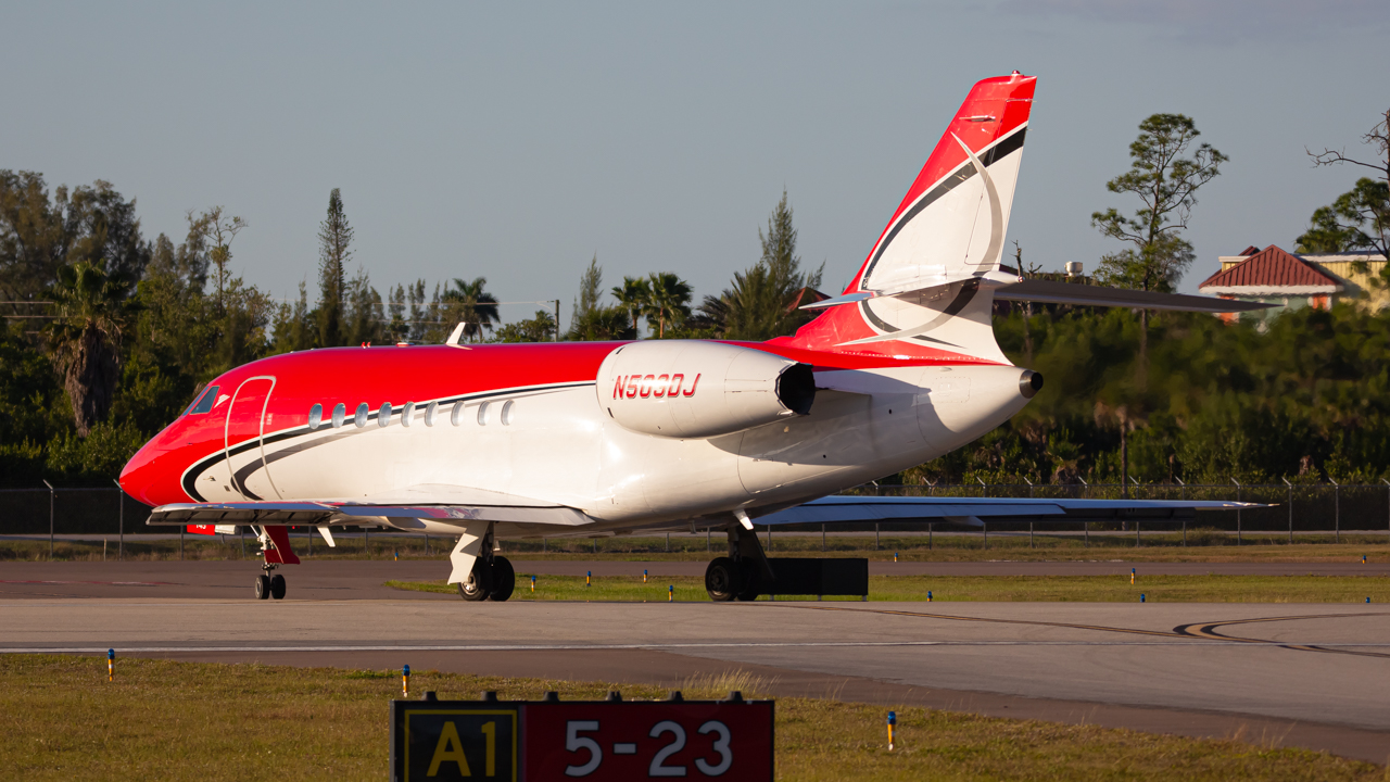 Full size: Flight 145 LLC Dassault Falcon 2000 N503DJ at Naples Municipal Airport