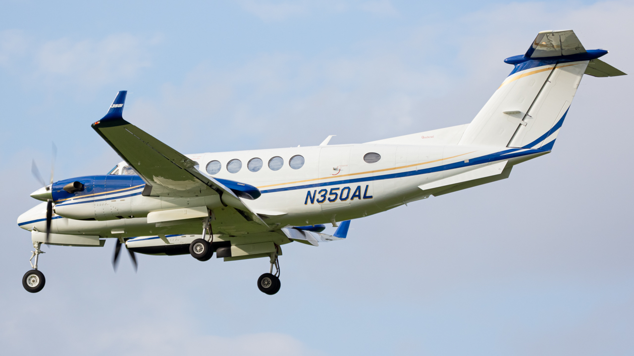 Full size: PRIVATE Beechcraft King Air 300 N350AL at John Glenn Columbus International Airport