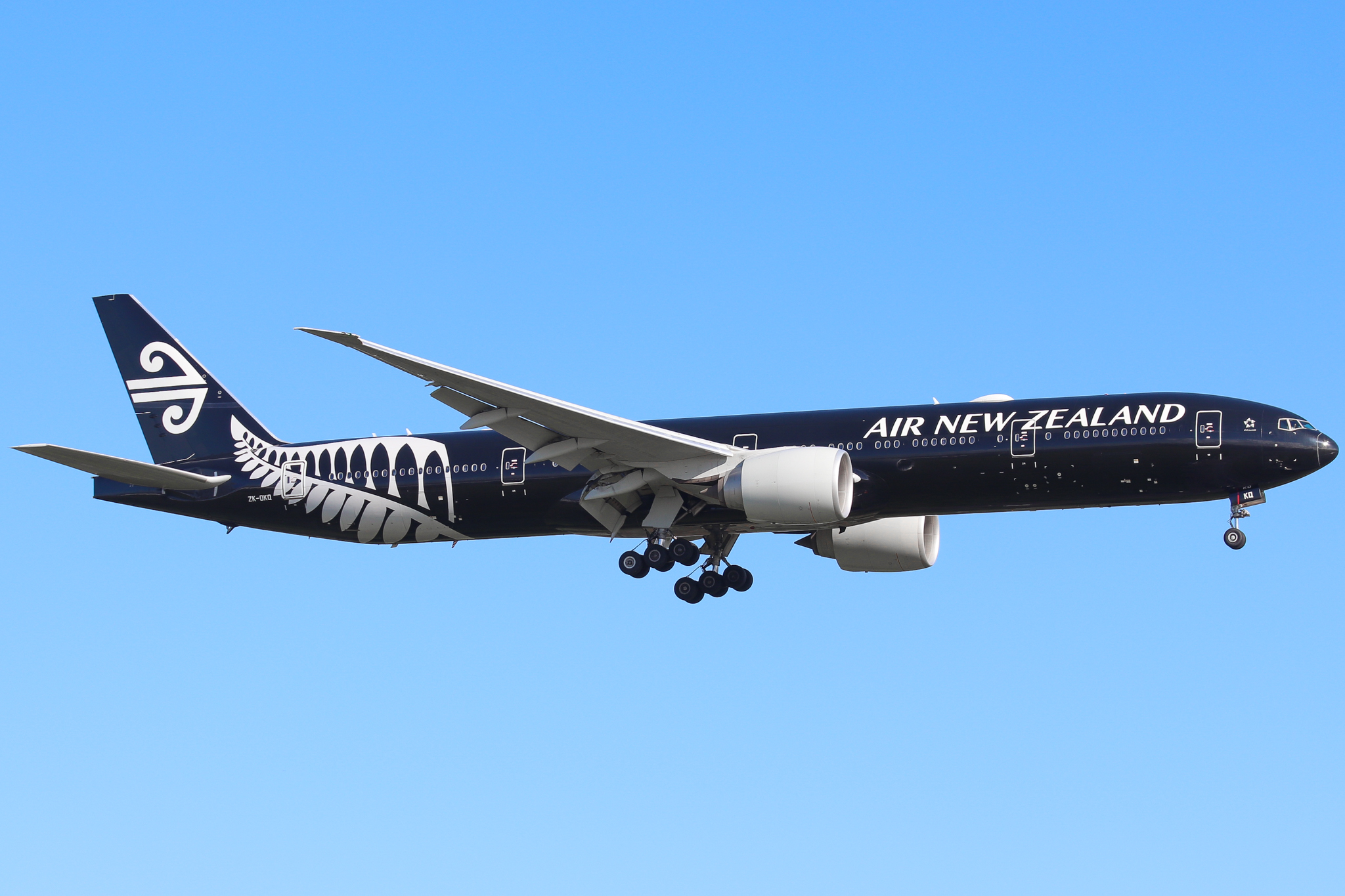 Full size: Air New Zealand Boeing 777-300ER ZK-OKQ at Melbourne Airport