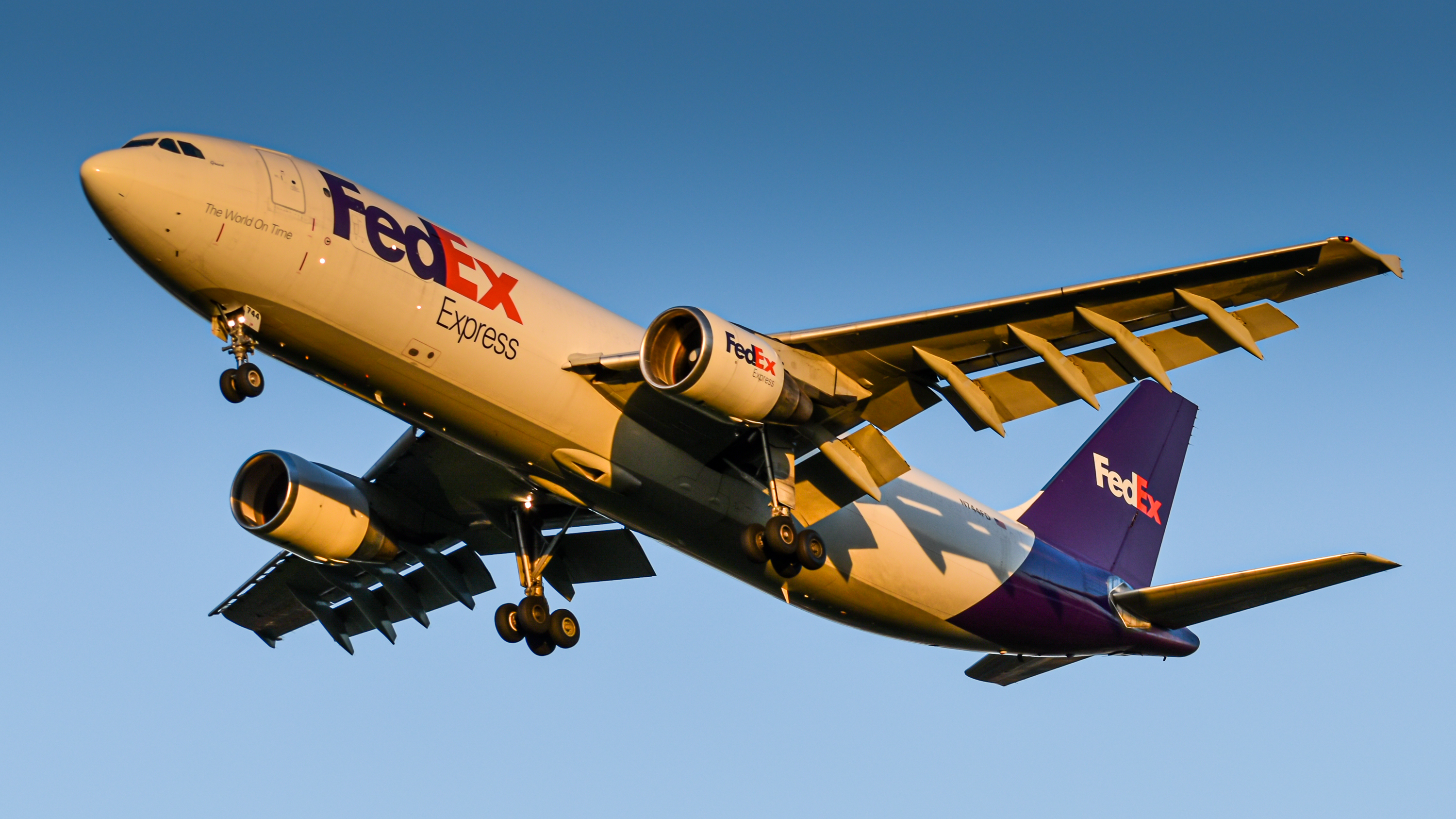 Full size: FedEx Airbus A300F-600 N744FD at Portland International Airport