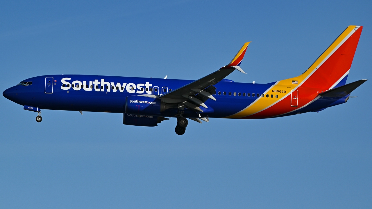 Full size: Southwest Airlines Boeing 737-800 N8665D at Ronald Reagan National Airport