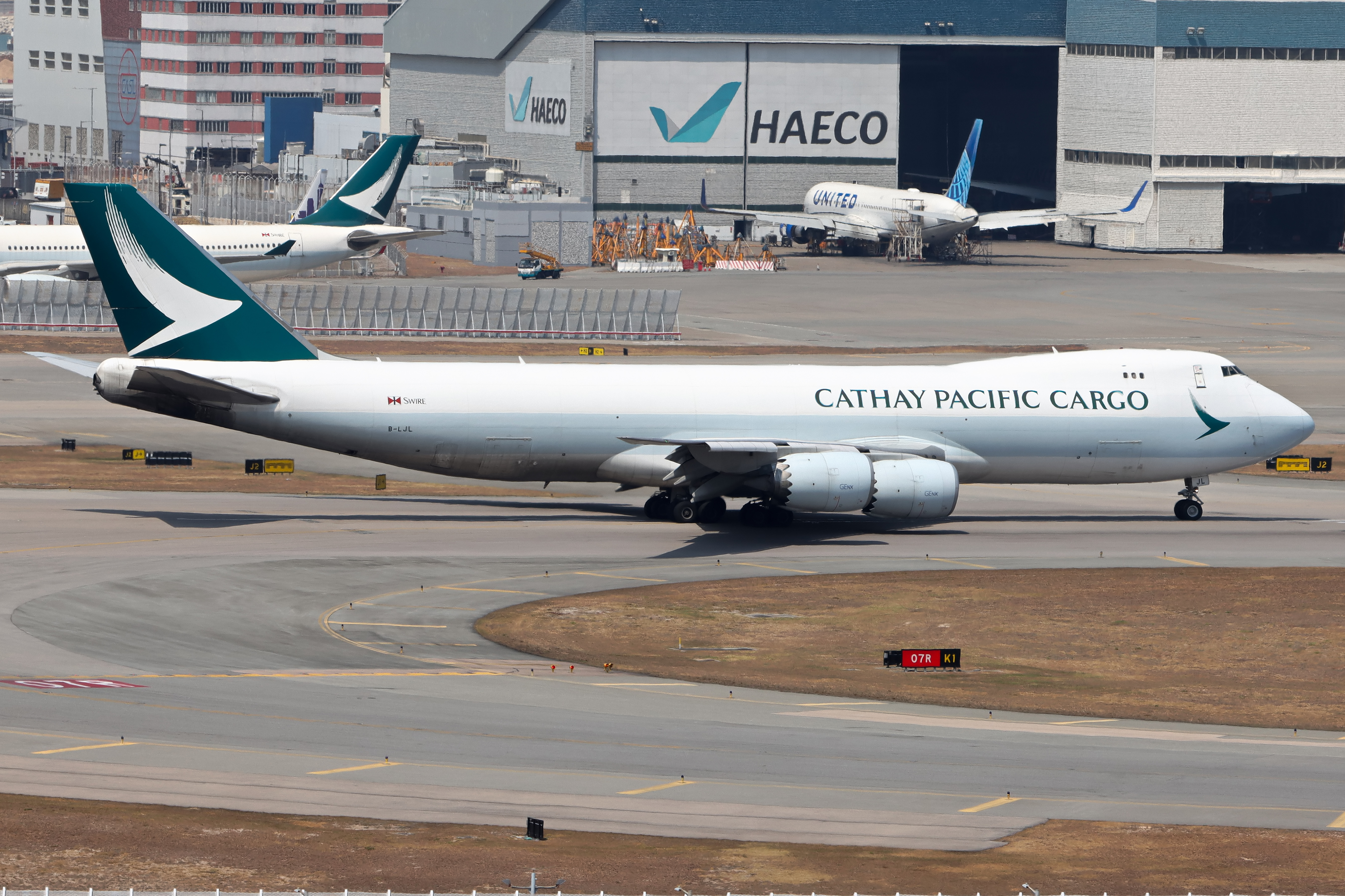 Full size: Cathay Pacific Cargo Boeing 747-8F B-LJL at Hong Kong International Airport