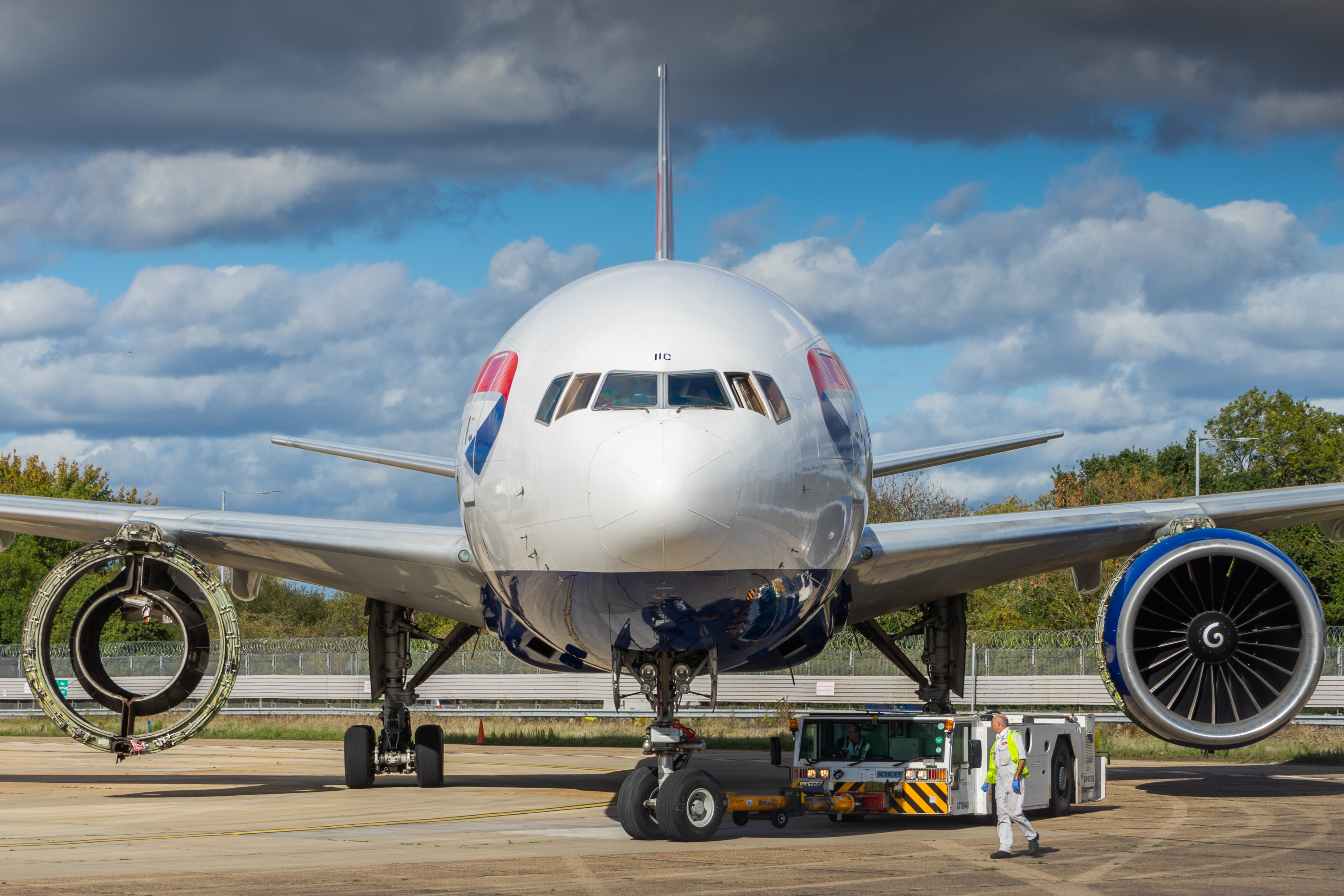 Full size: British Airways Boeing 777-200ER G-VIIC at London Heathrow International Airport