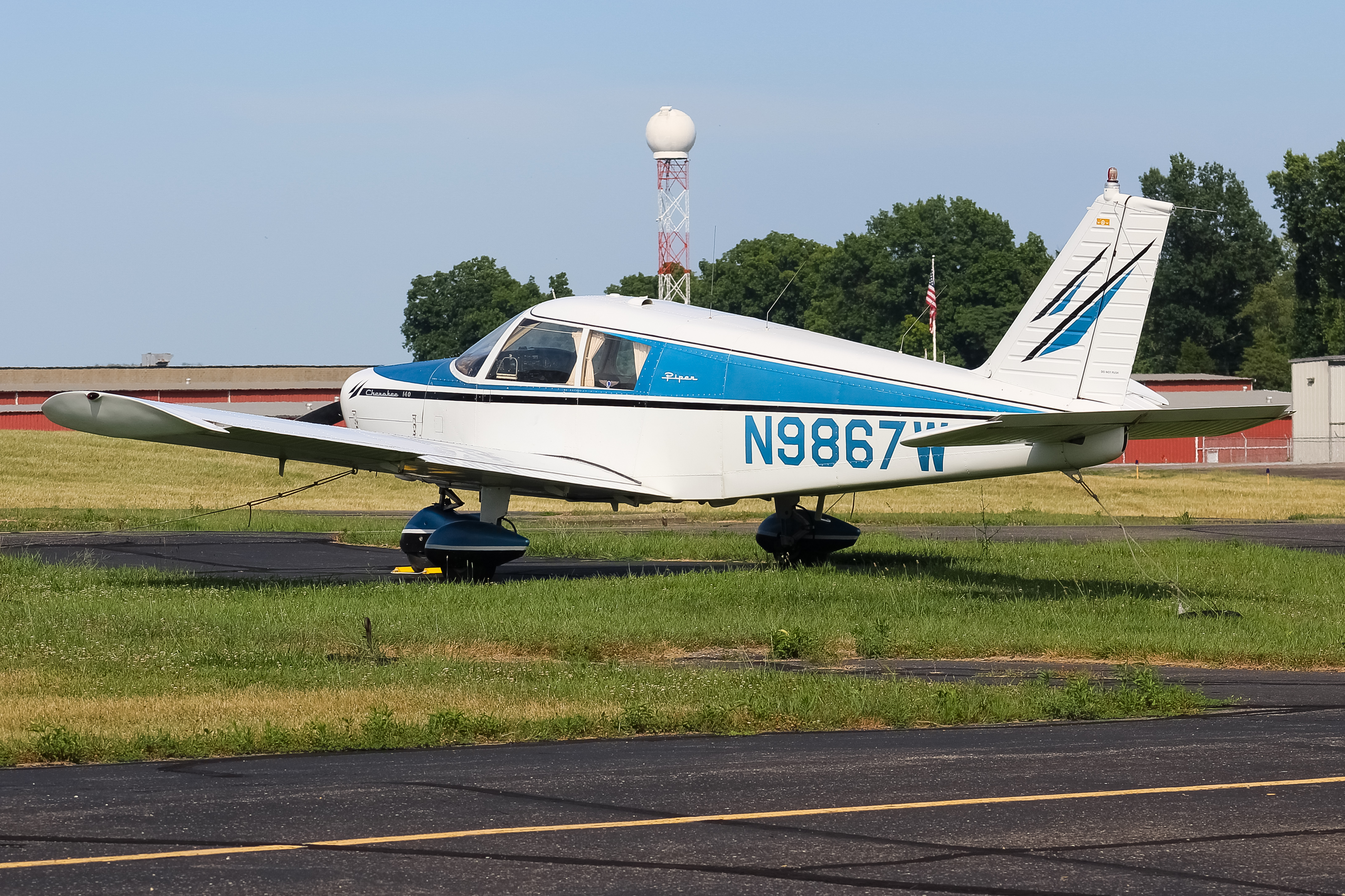 Full size: PRIVATE  Piper PA-28 N9867W at Clermont County Airport