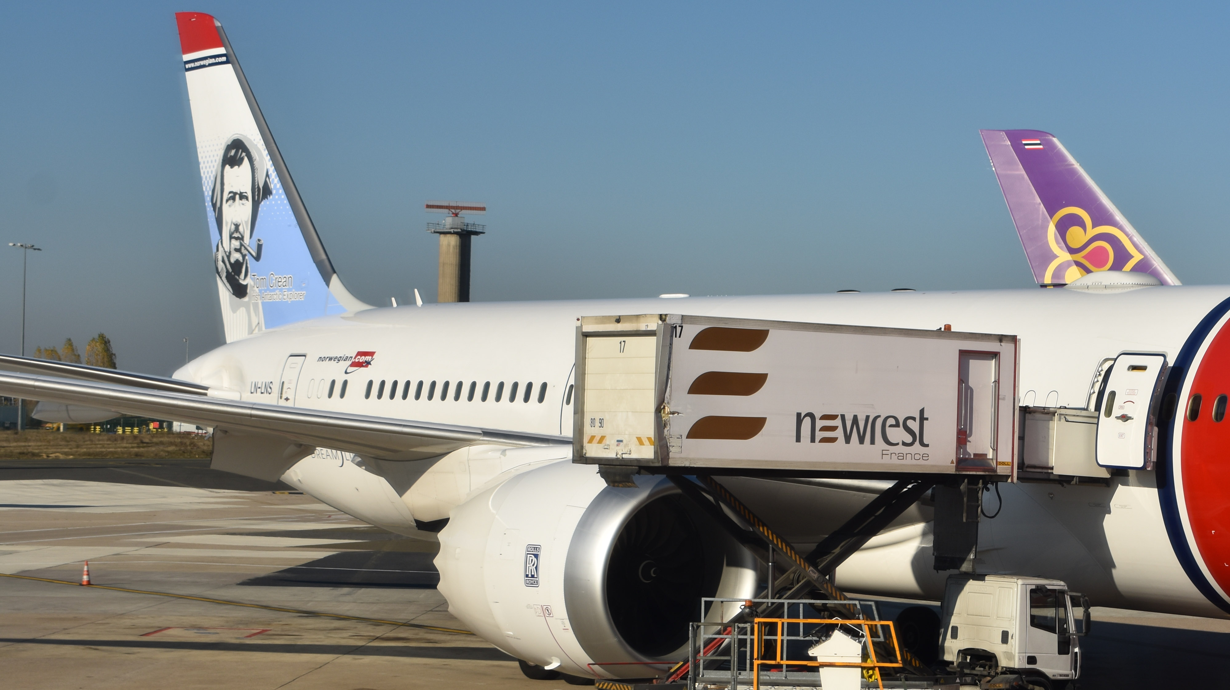 Full size: Norwegian Air Boeing 787-9 LN-LNS at Paris Charles de Gaulle Airport