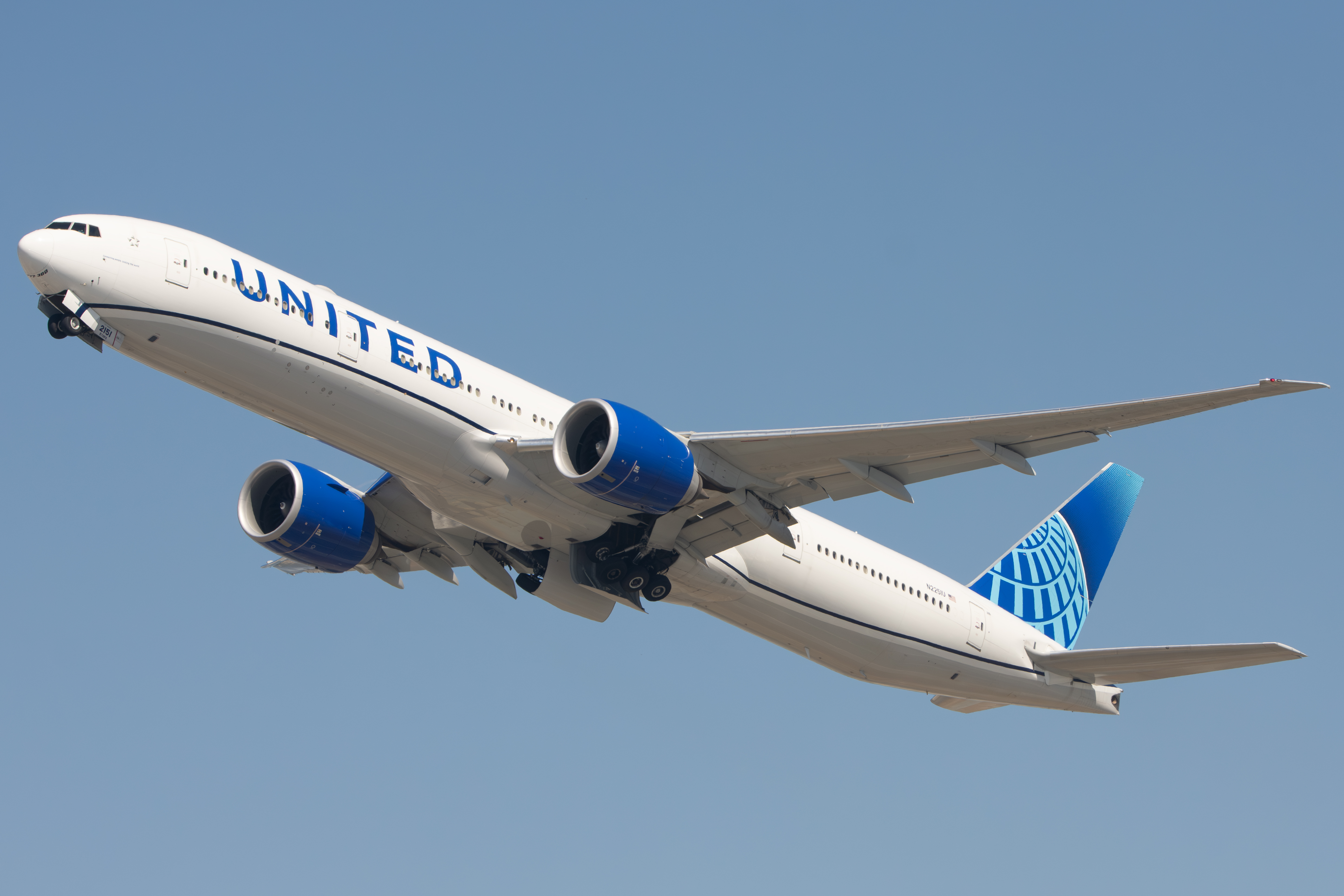 Full size: United Airlines Boeing 777-300ER N2251U at San Francisco International Airport