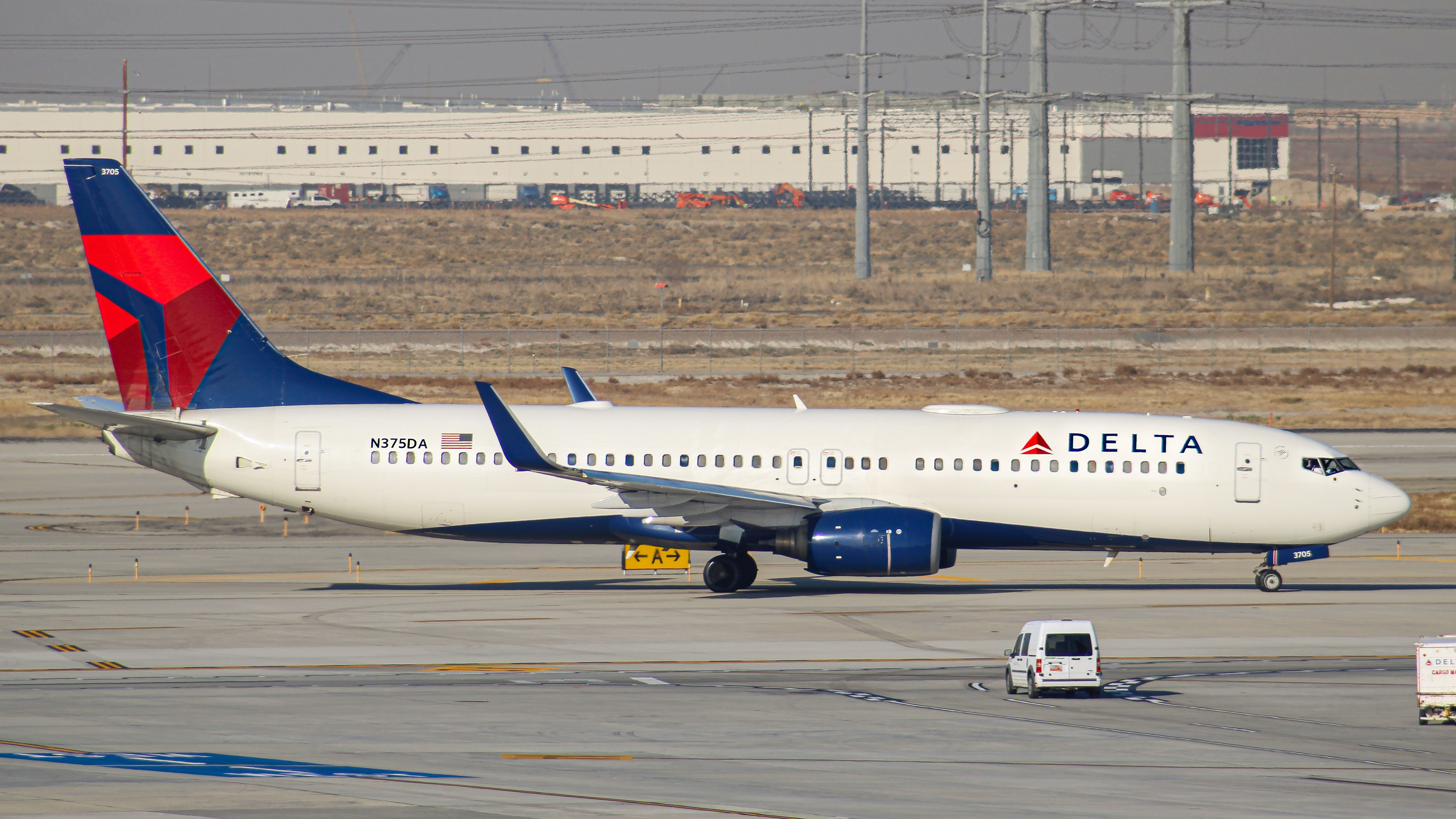 Full size: Delta Airlines Boeing 737-800 N375DA at Salt Lake City International Airport